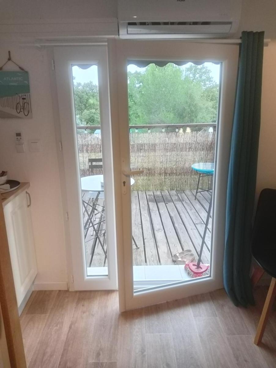 La Chouette Villa, chambre Mazet de 11m2 pièce sous-pente accés par escalier en bois view 5