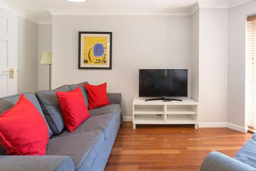 Cosy Modern Oxford Apartment view 4