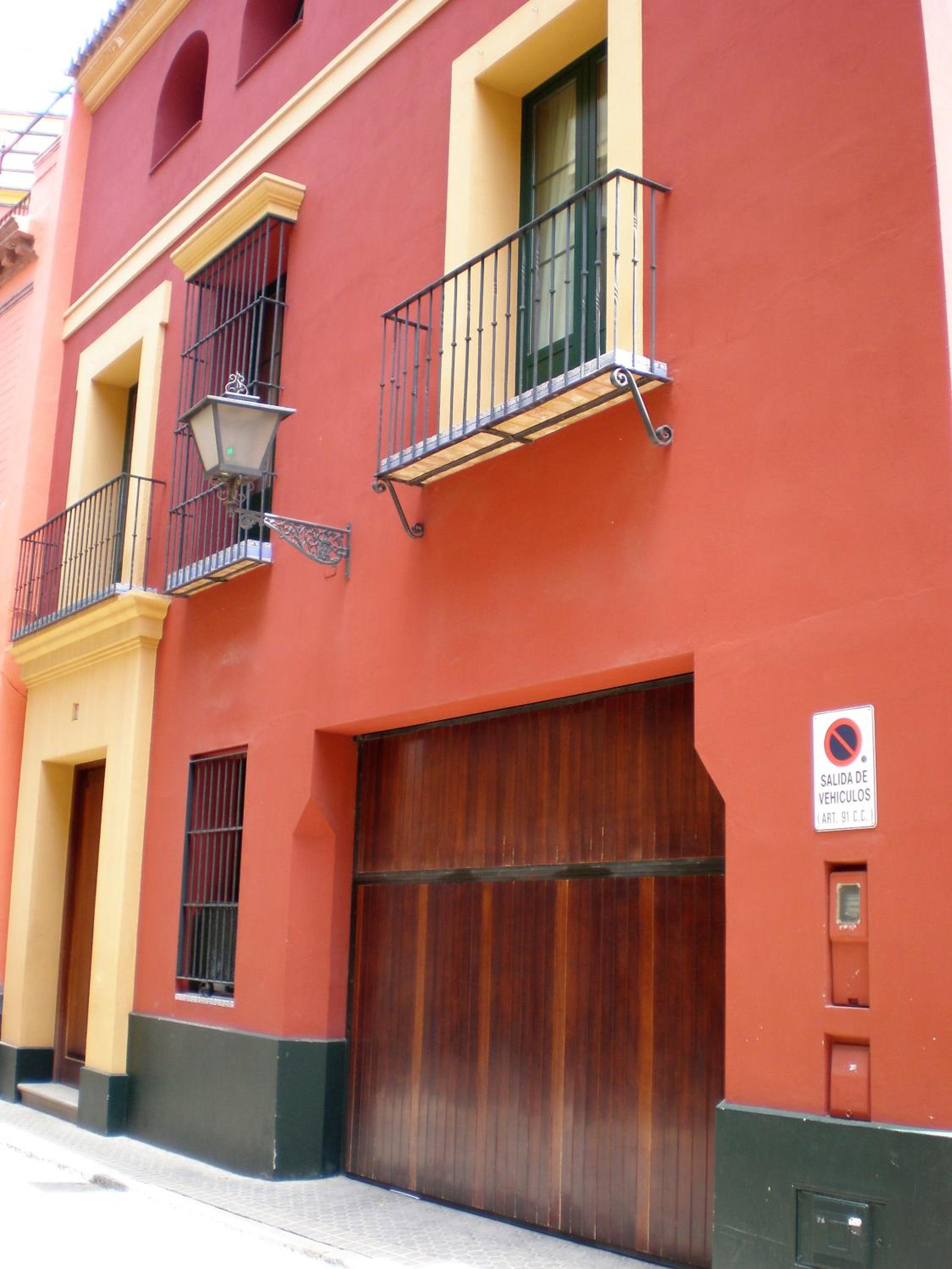 CASA PALACIO SXVIII CON PISCINA en centro histórico de SEVILLA