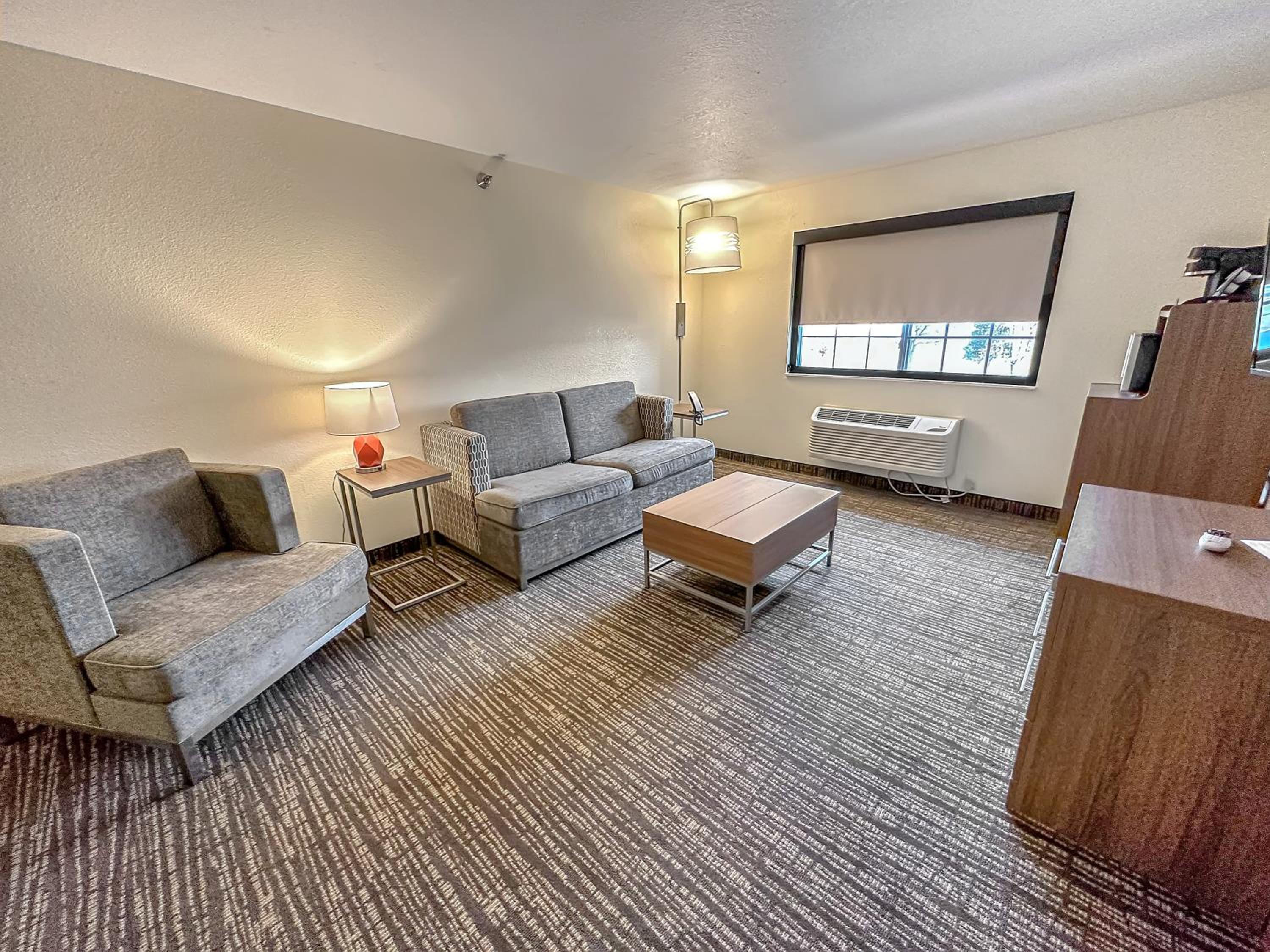 Estherville Hotel & Suites