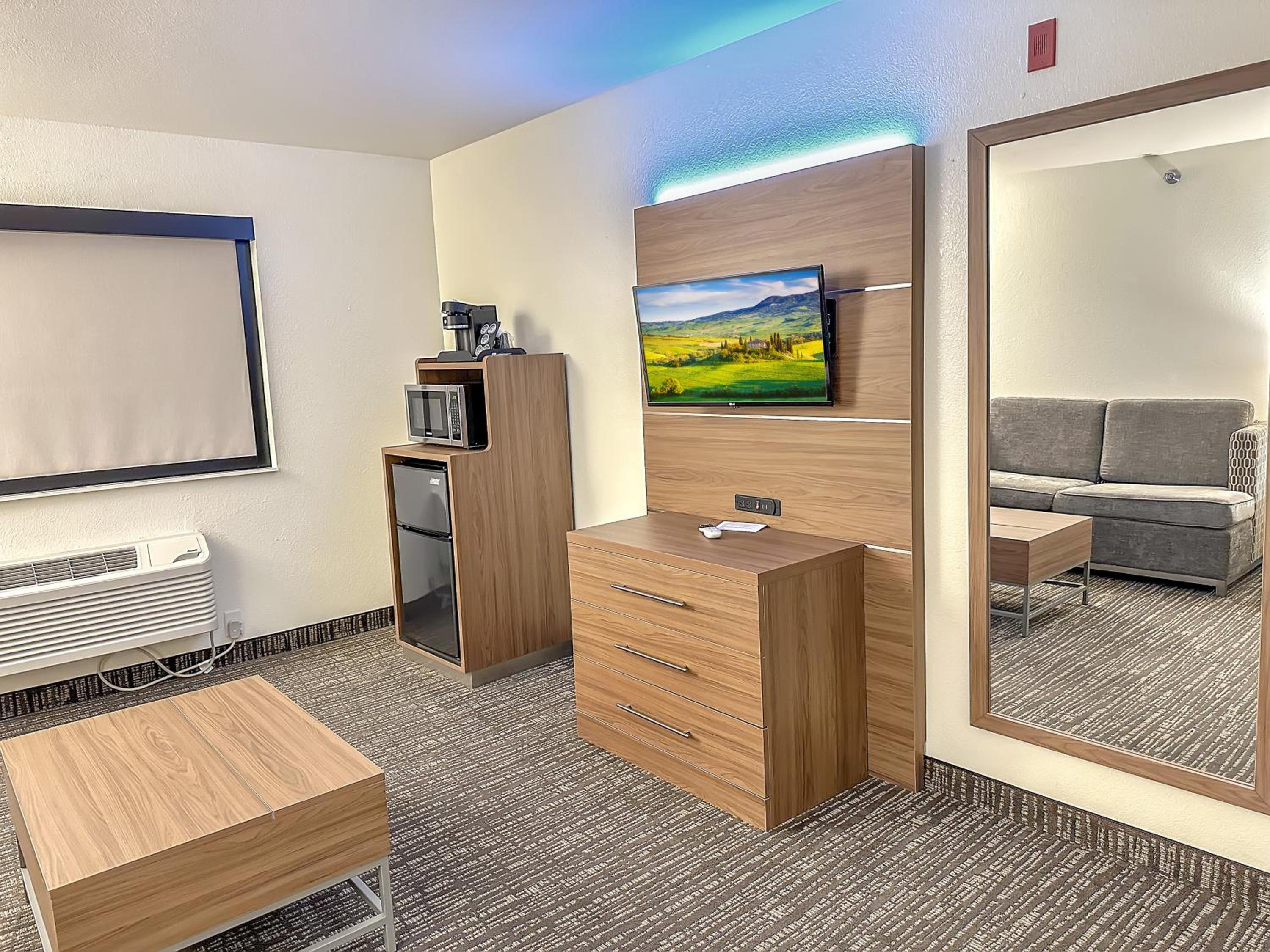 Estherville Hotel & Suites