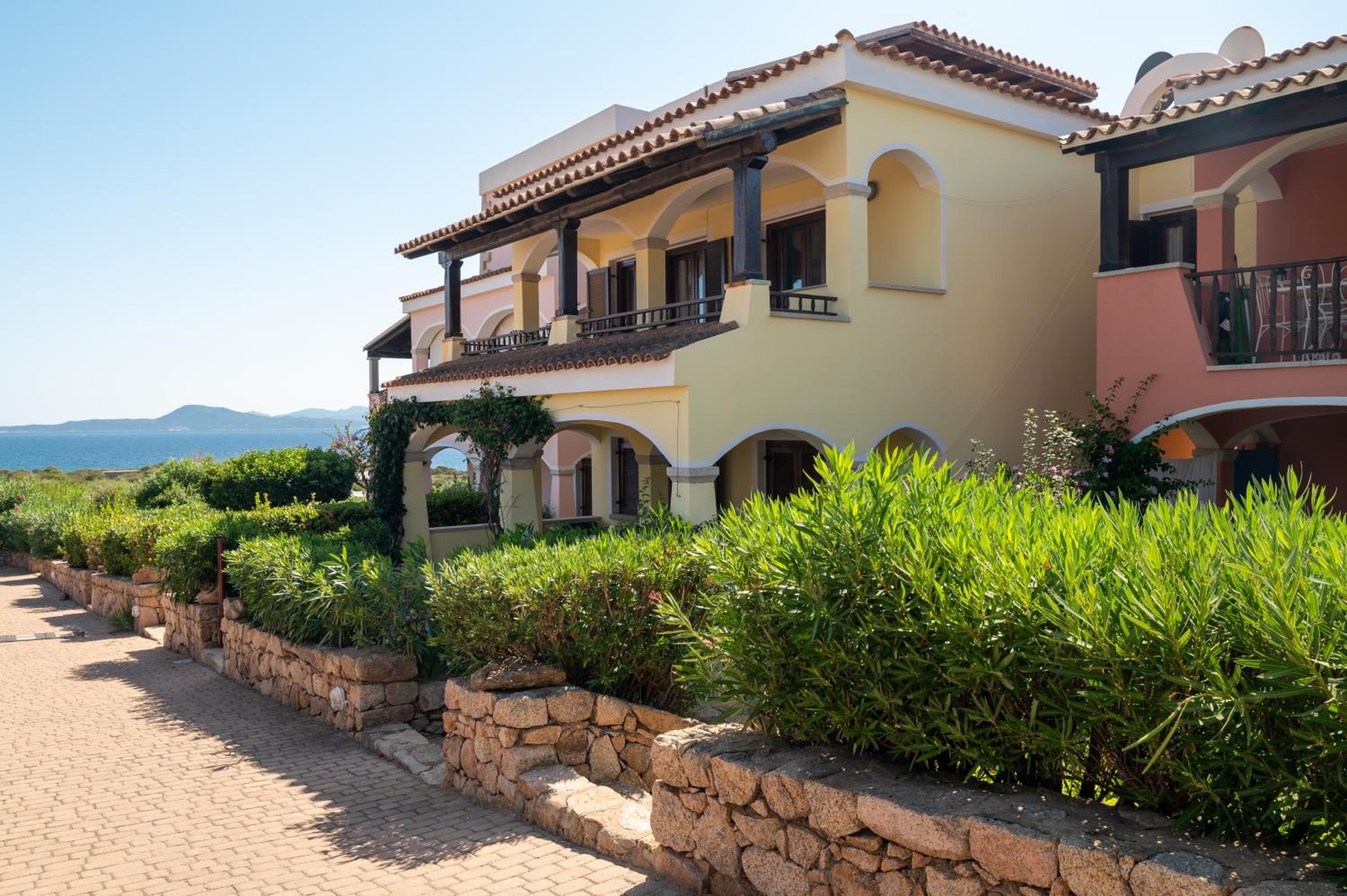 Spiaggia Bianca Pedra Rosa - Your House in Sardinia
