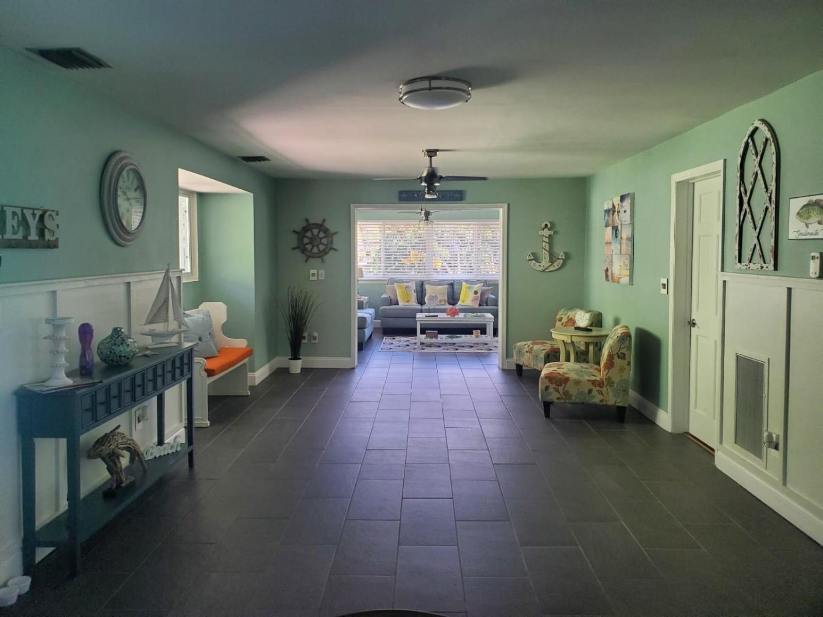 KL Retreat 6BR-4BTH with Jacuzzi and family room! view 4