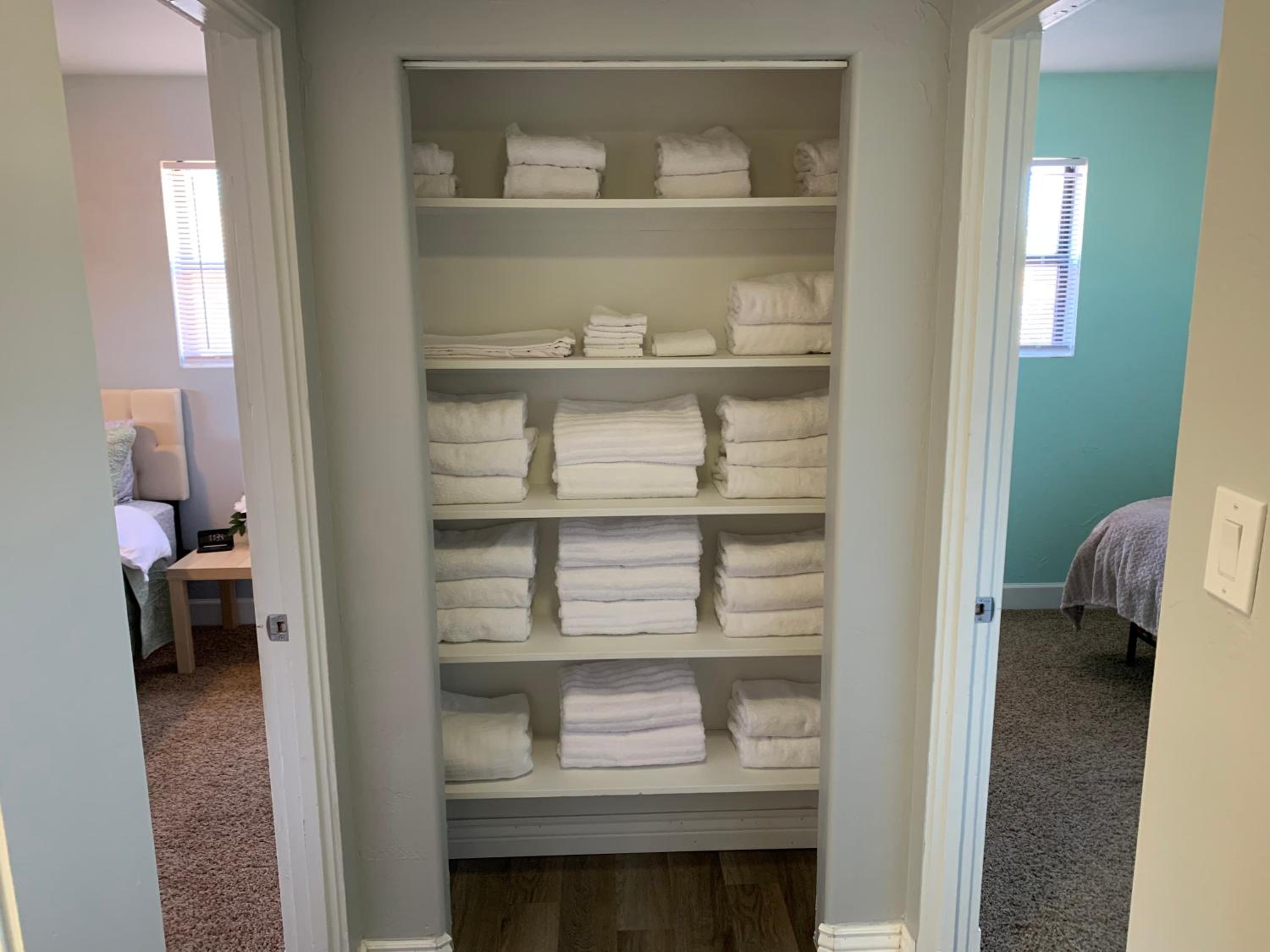 Page Vacations - Sapphire Lake House Boat Parking for 2  Backyard - Property Image 5