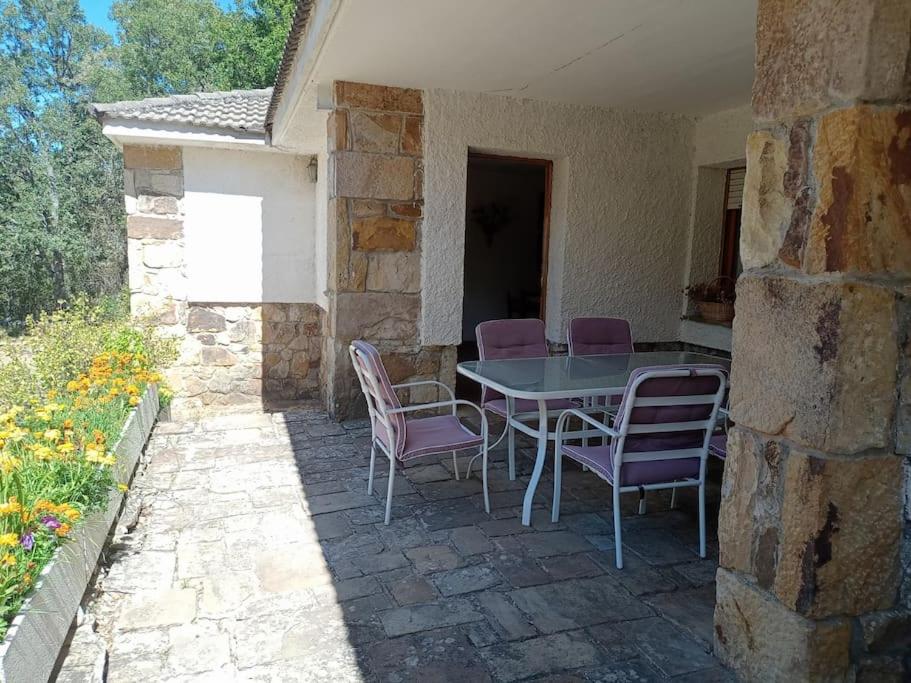 Derroñadas . Casa con enorme jardín y tenis. view 4