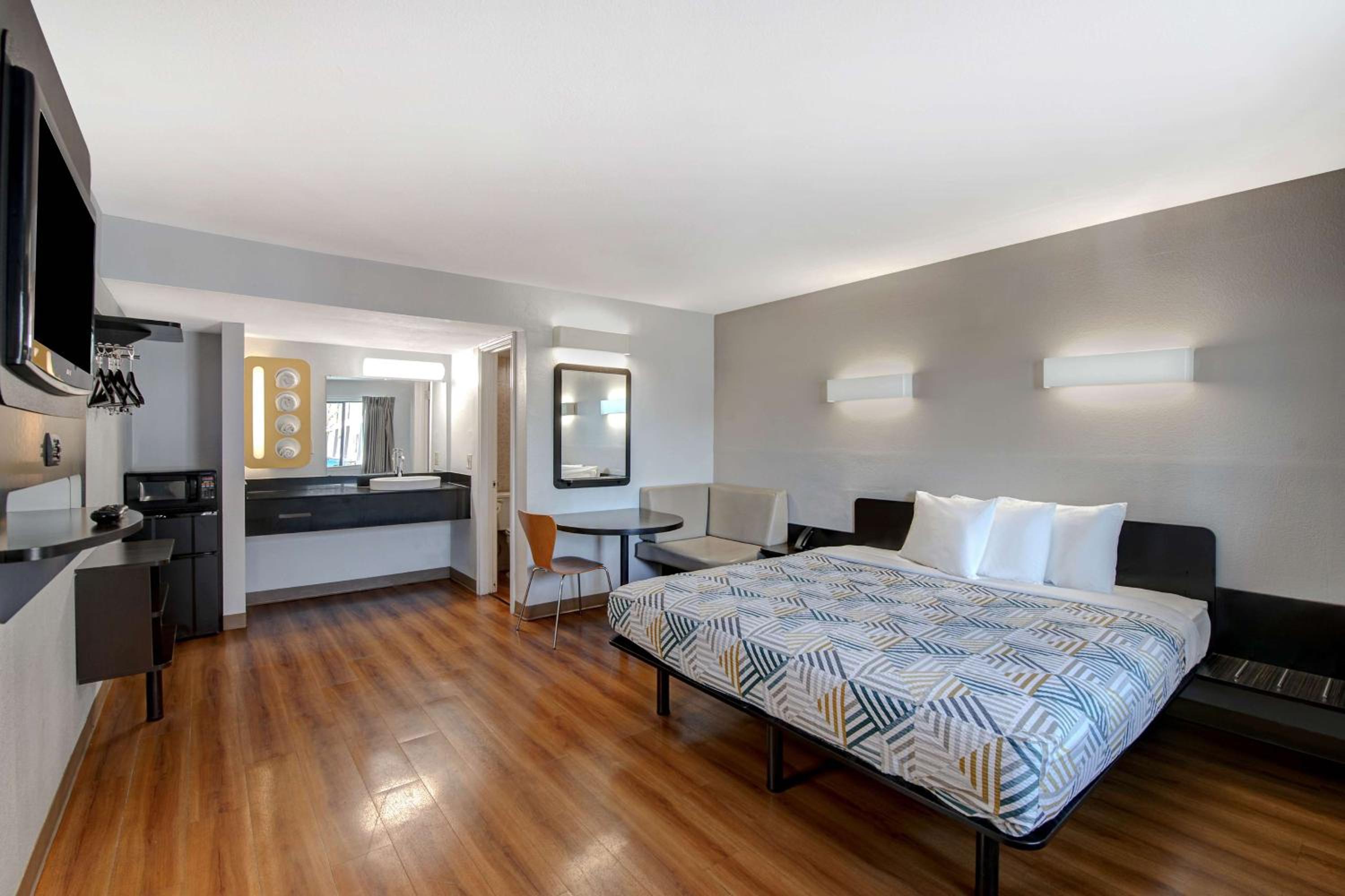 Sulphur Springs Vacations - Motel 6-Sulphur Springs, TX - Property Image 23