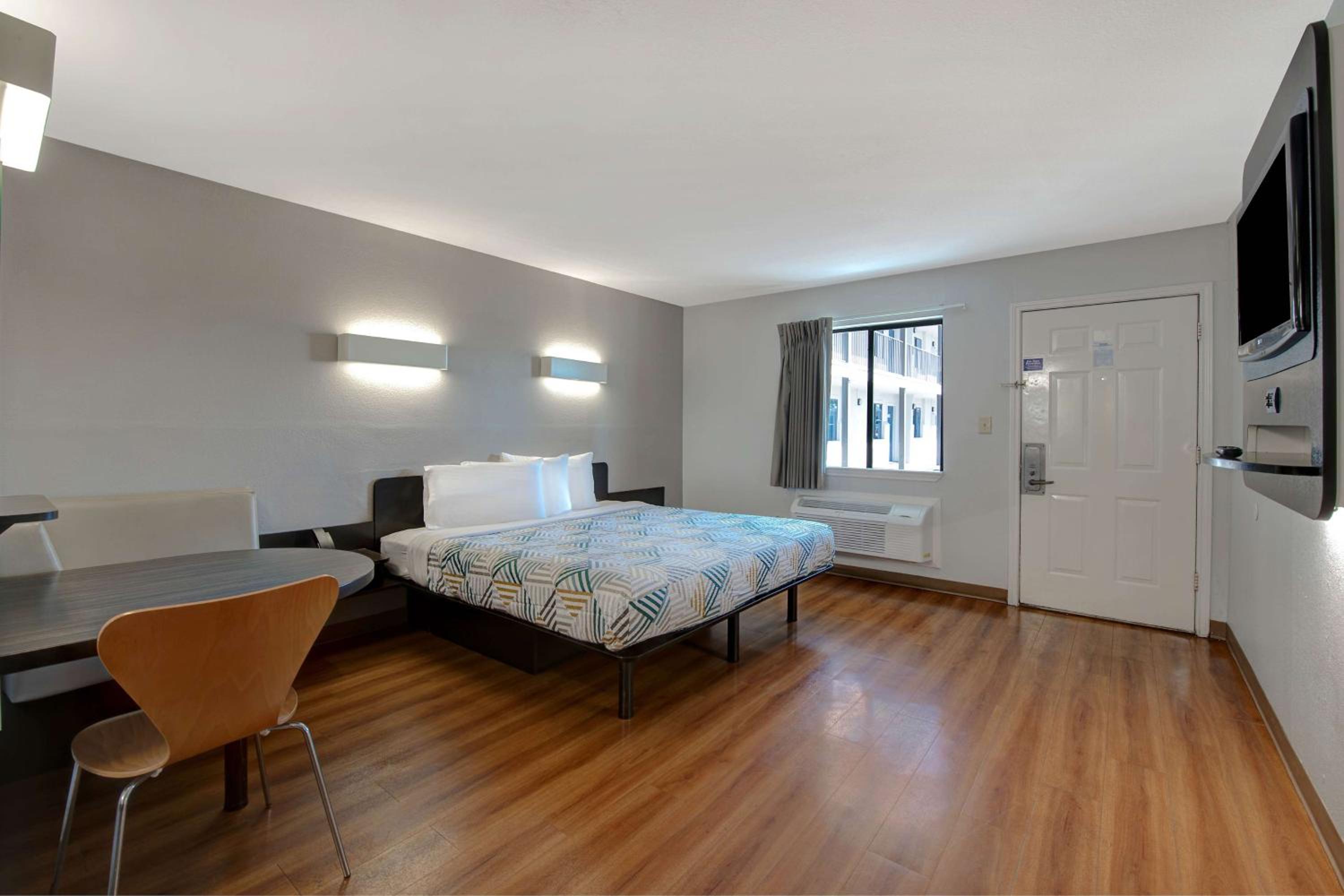Sulphur Springs Vacations - Motel 6-Sulphur Springs, TX - Property Image 5