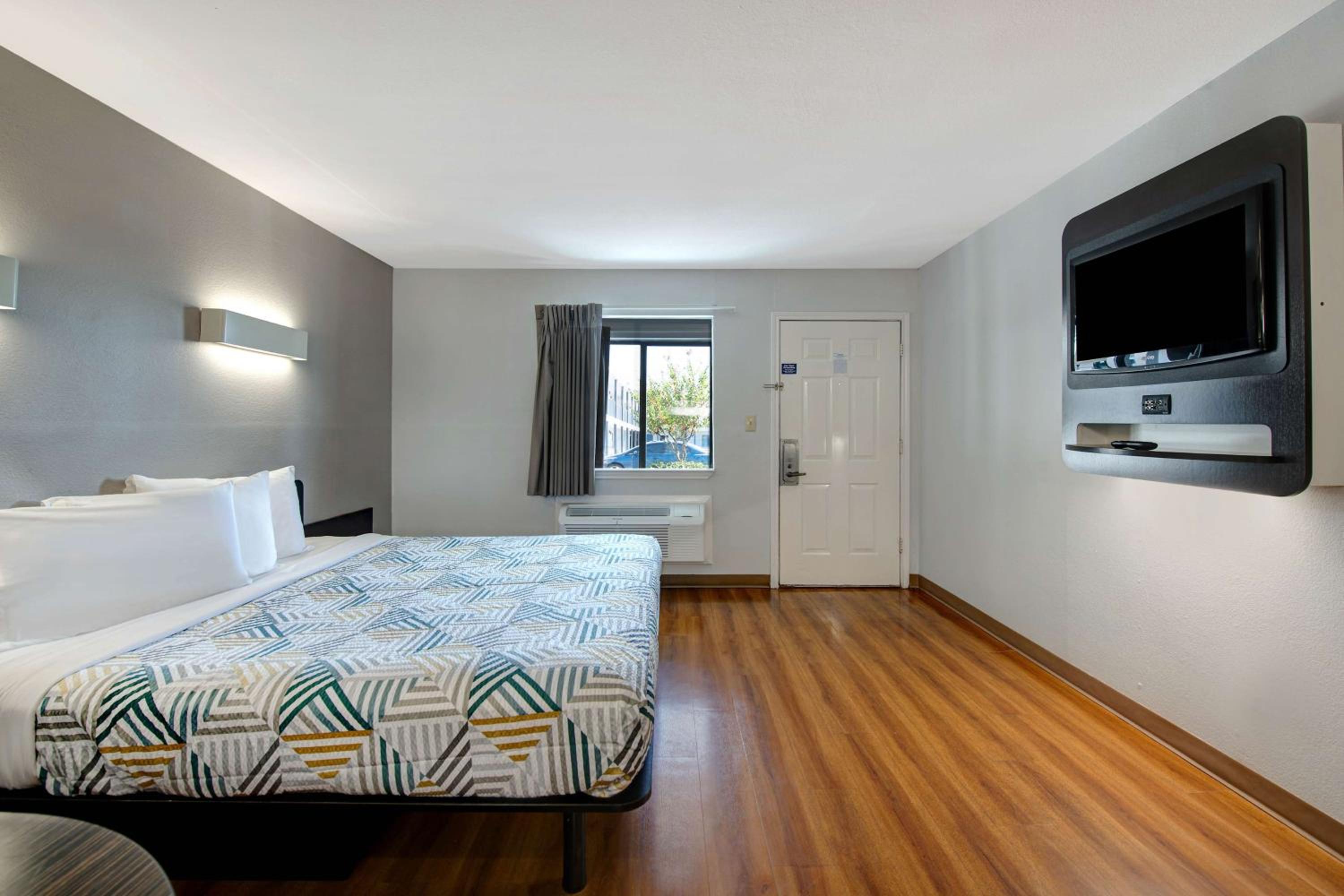 Sulphur Springs Vacations - Motel 6-Sulphur Springs, TX - Property Image 21