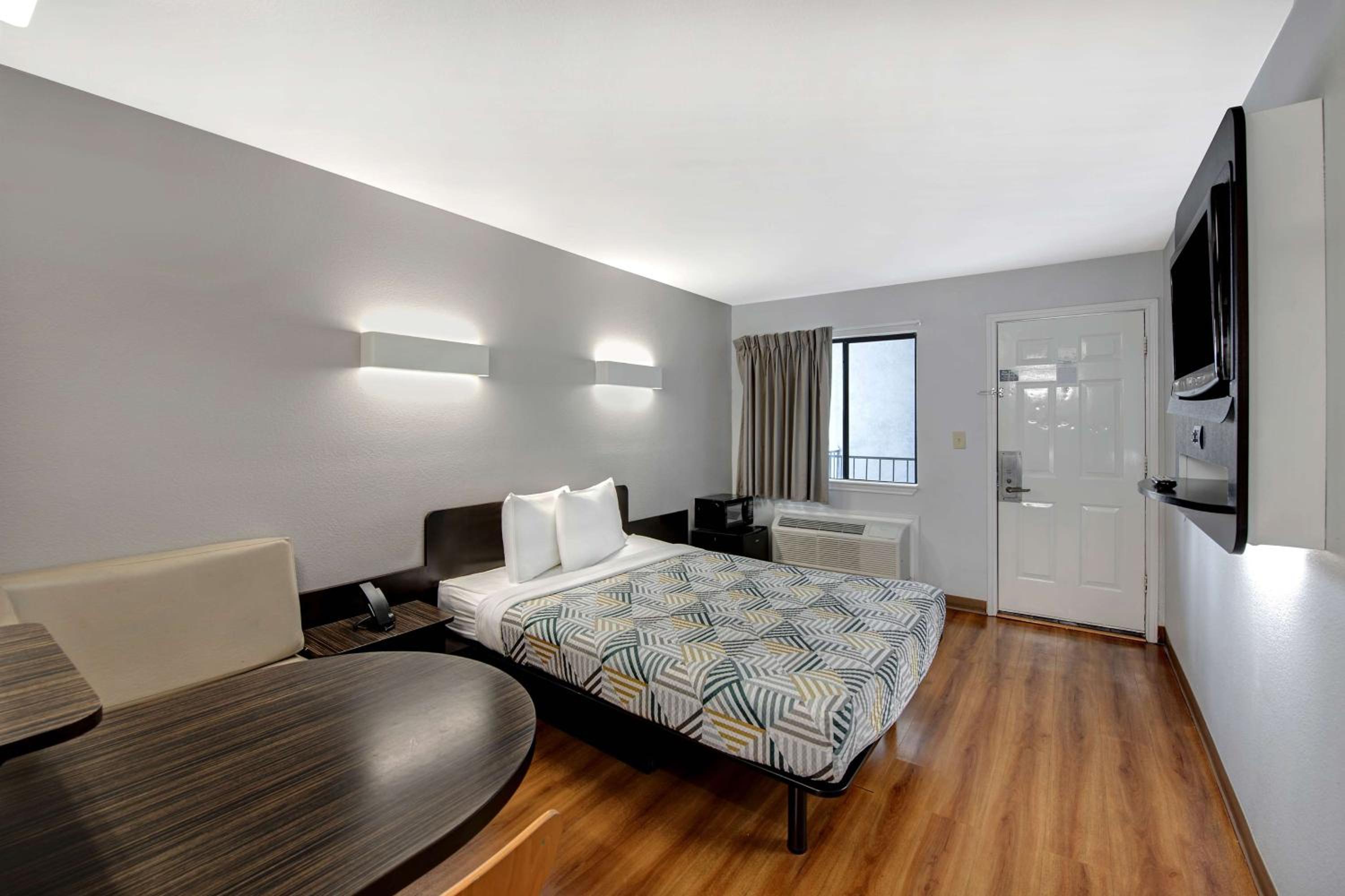 Sulphur Springs Vacations - Motel 6-Sulphur Springs, TX - Property Image 19