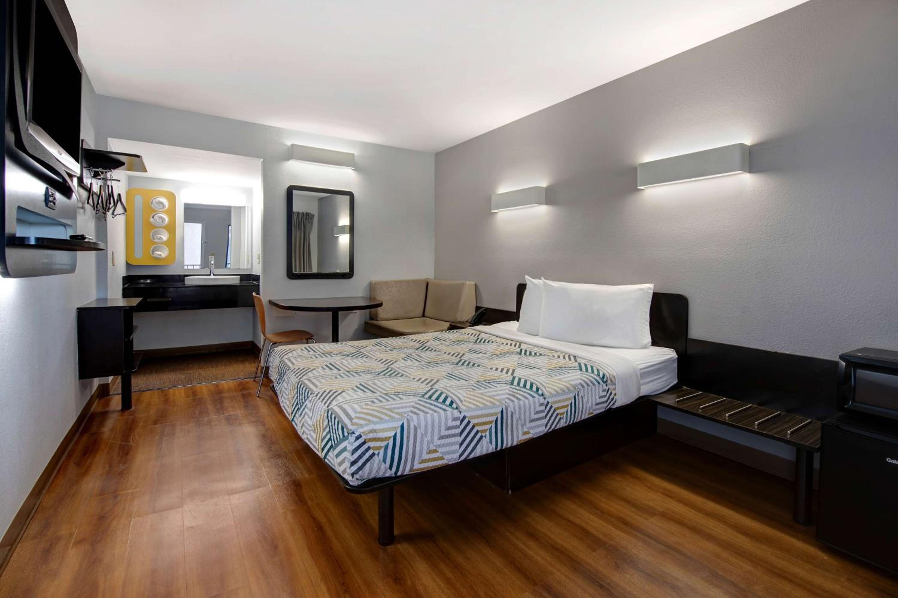 Sulphur Springs Vacations - Motel 6-Sulphur Springs, TX - Property Image 16