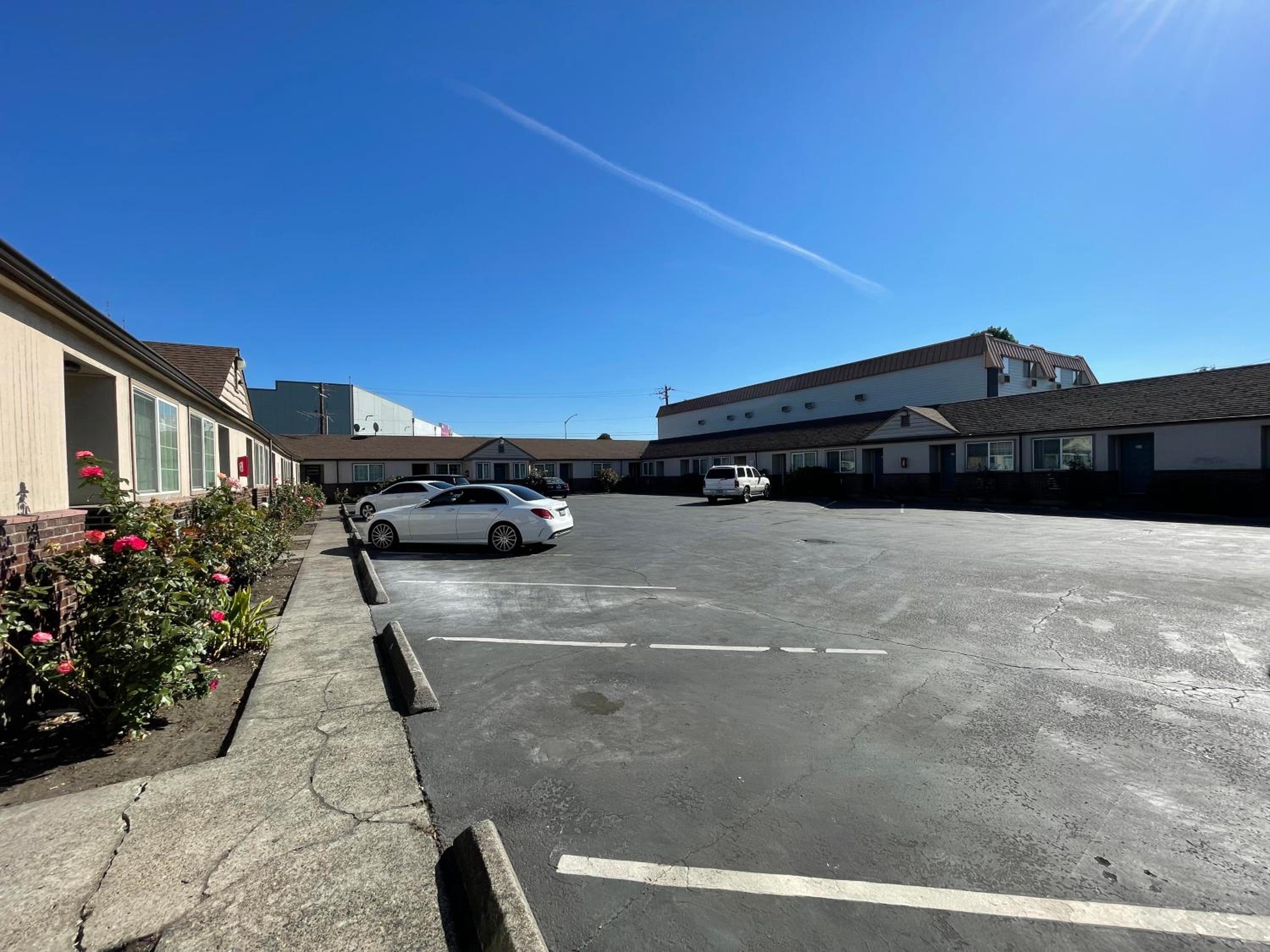 Holiday Motel view 5