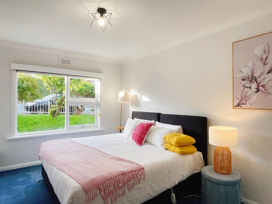 Stunning West Hobart Home- Close to city and shops