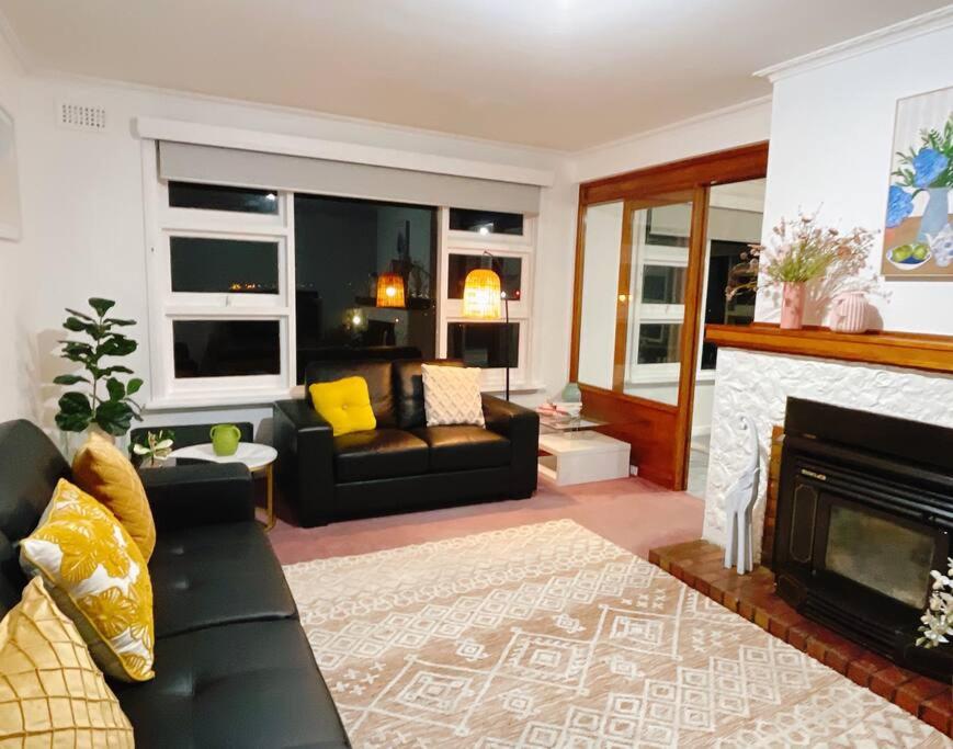 Stunning West Hobart Home- Close to city and shops