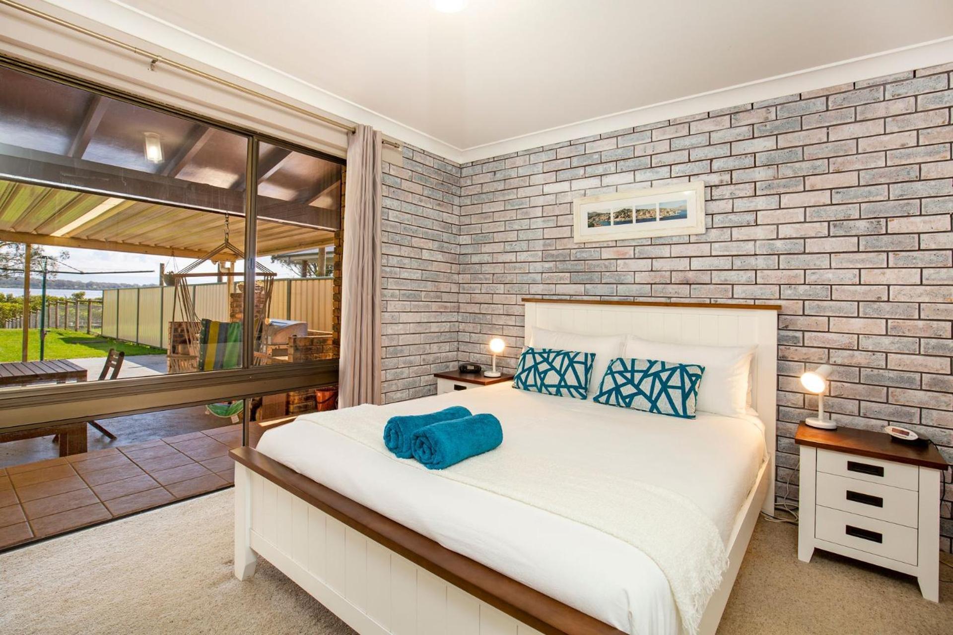 Enchante` - Pet Friendly - Absolute Waterfront - Fireplace