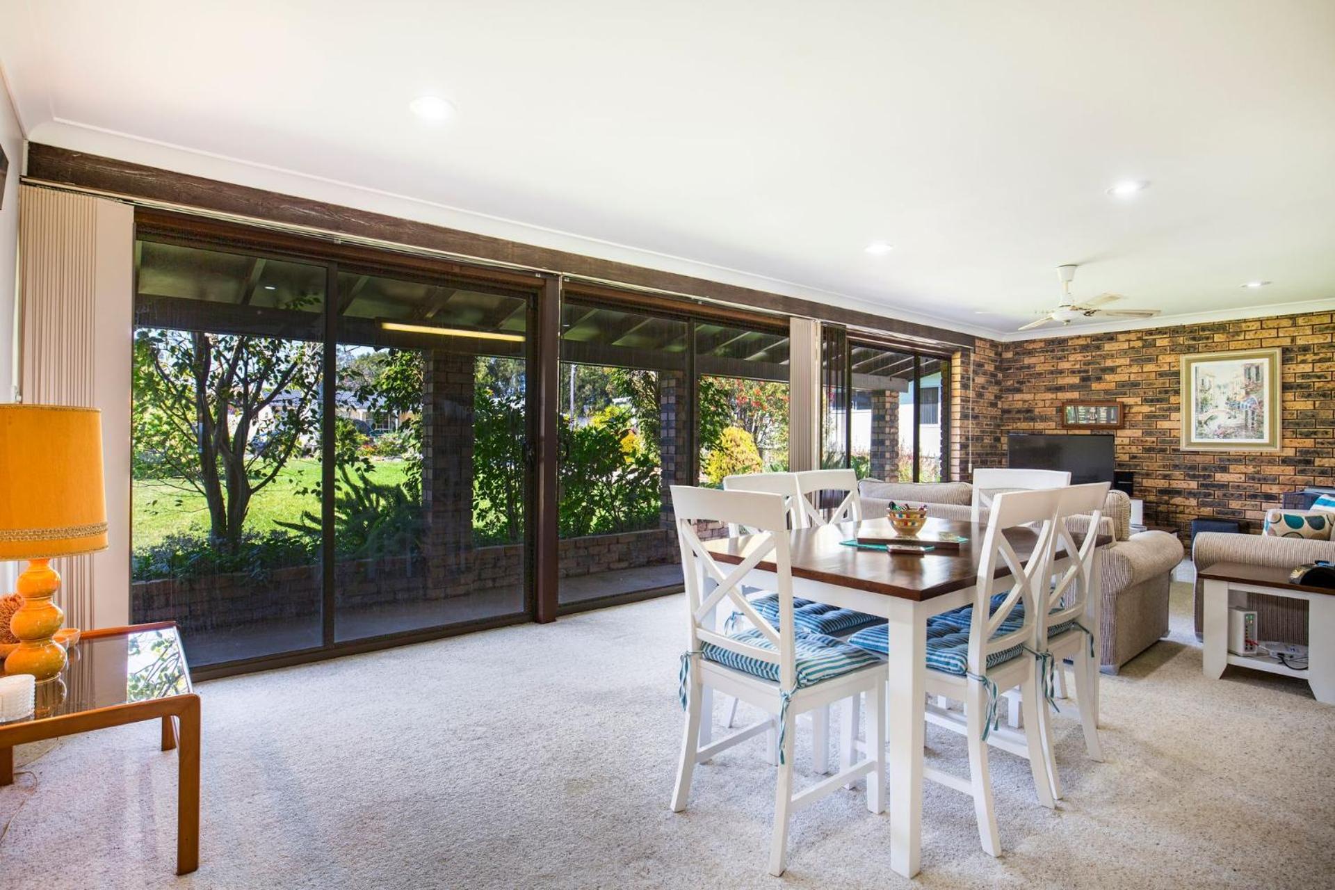 Enchante` - Pet Friendly - Absolute Waterfront - Fireplace