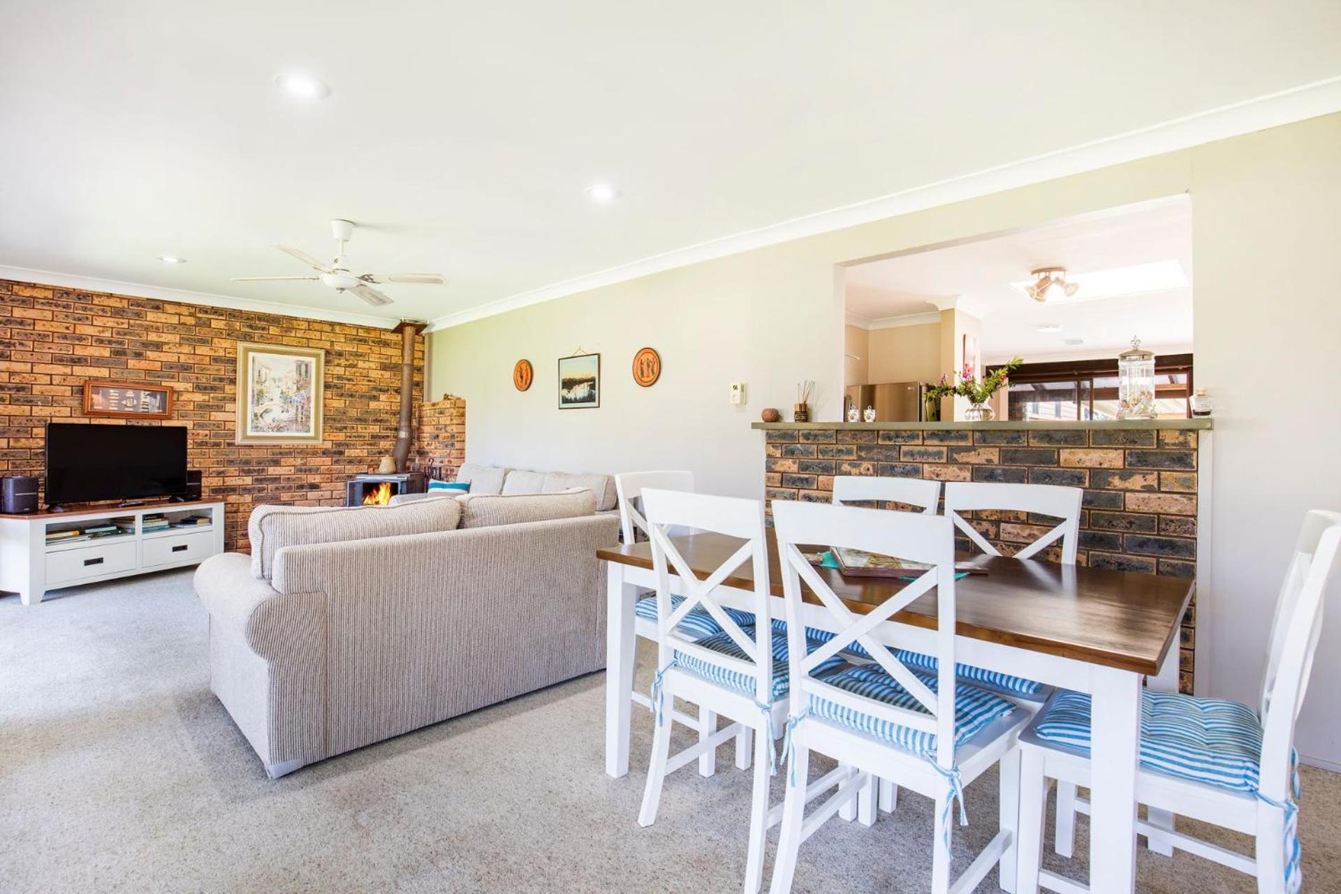 Enchante` - Pet Friendly - Absolute Waterfront - Fireplace