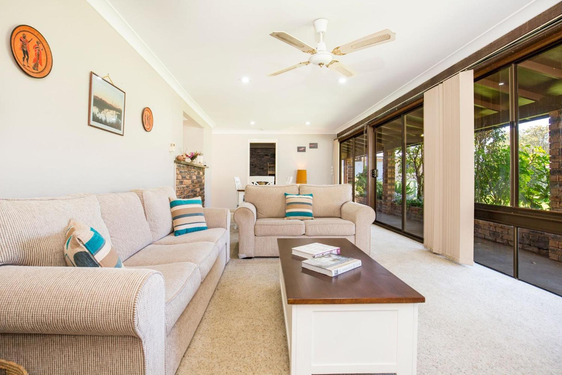 Enchante` - Pet Friendly - Absolute Waterfront - Fireplace