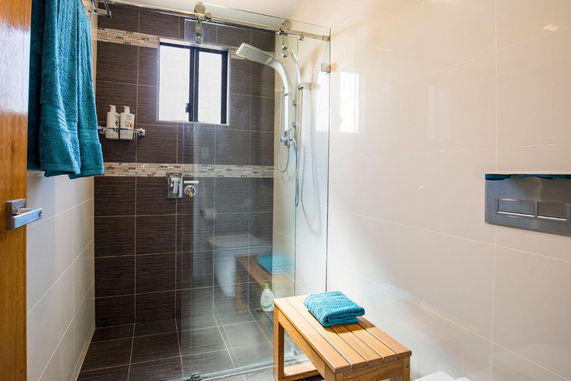 Enchante` - Pet Friendly - Absolute Waterfront - Fireplace