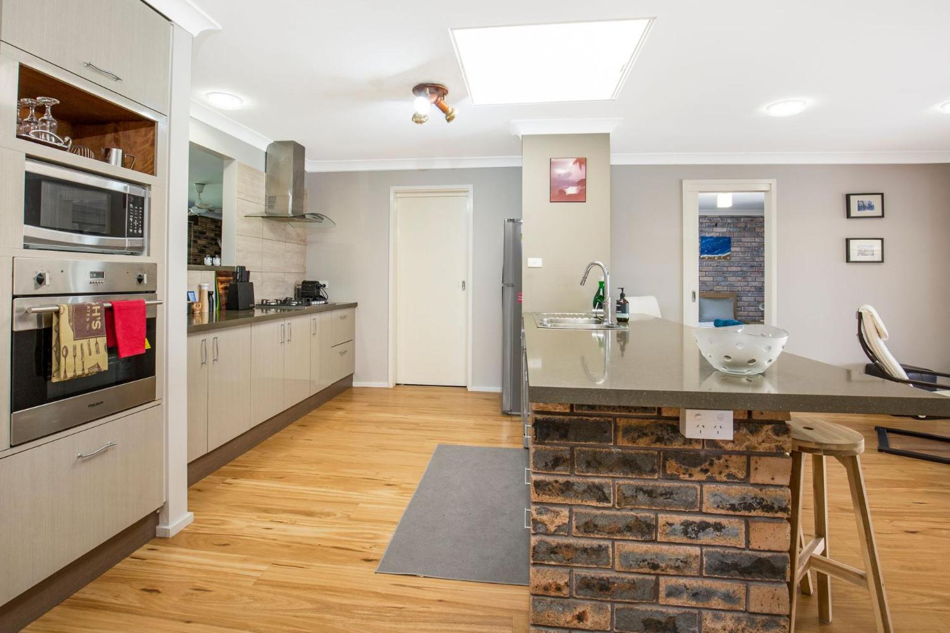 Enchante` - Pet Friendly - Absolute Waterfront - Fireplace