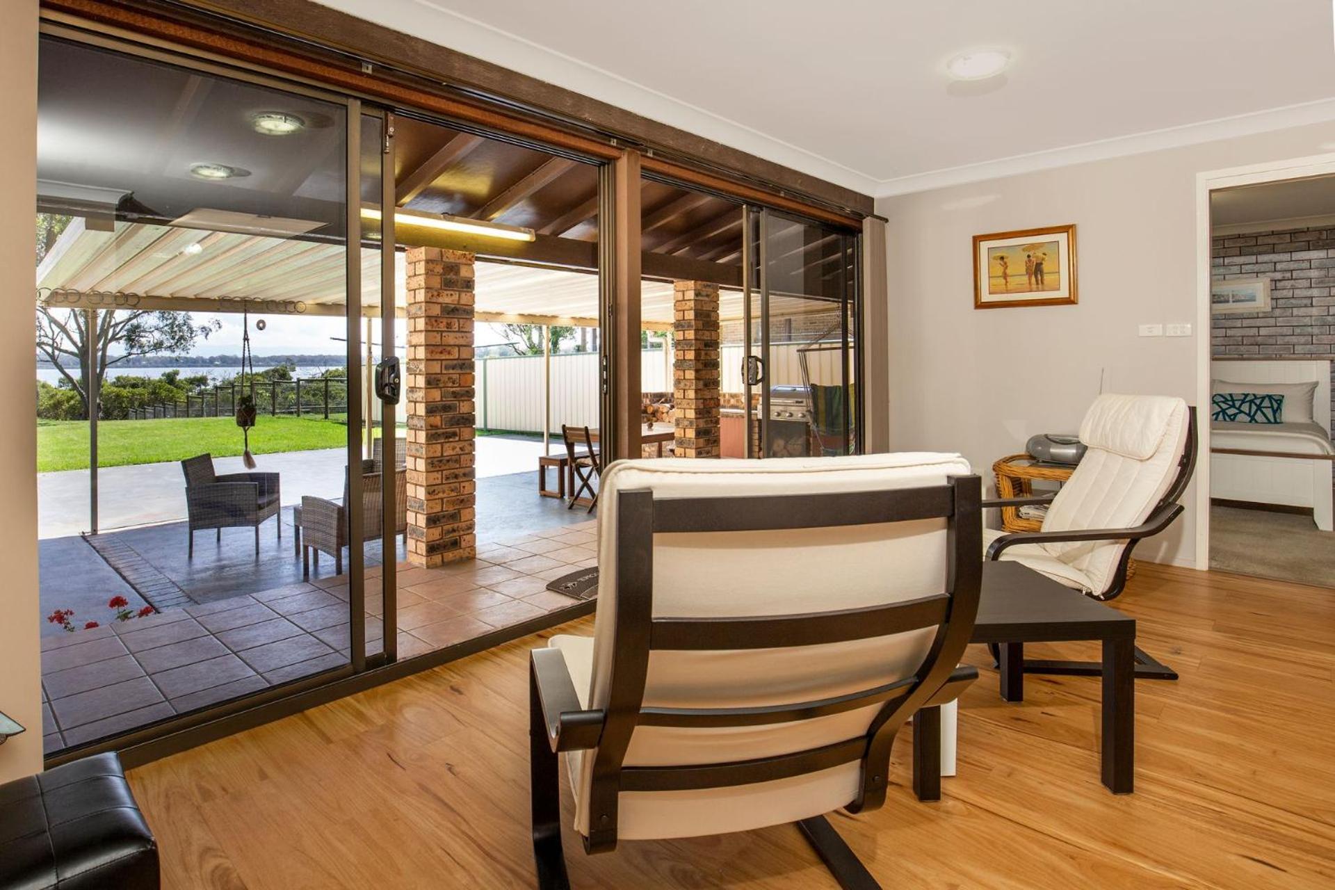 Enchante` - Pet Friendly - Absolute Waterfront - Fireplace