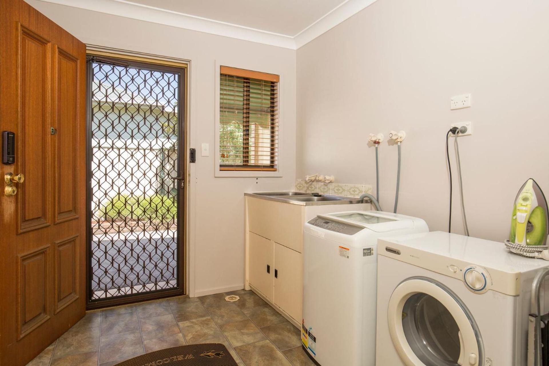 Enchante` - Pet Friendly - Absolute Waterfront - Fireplace