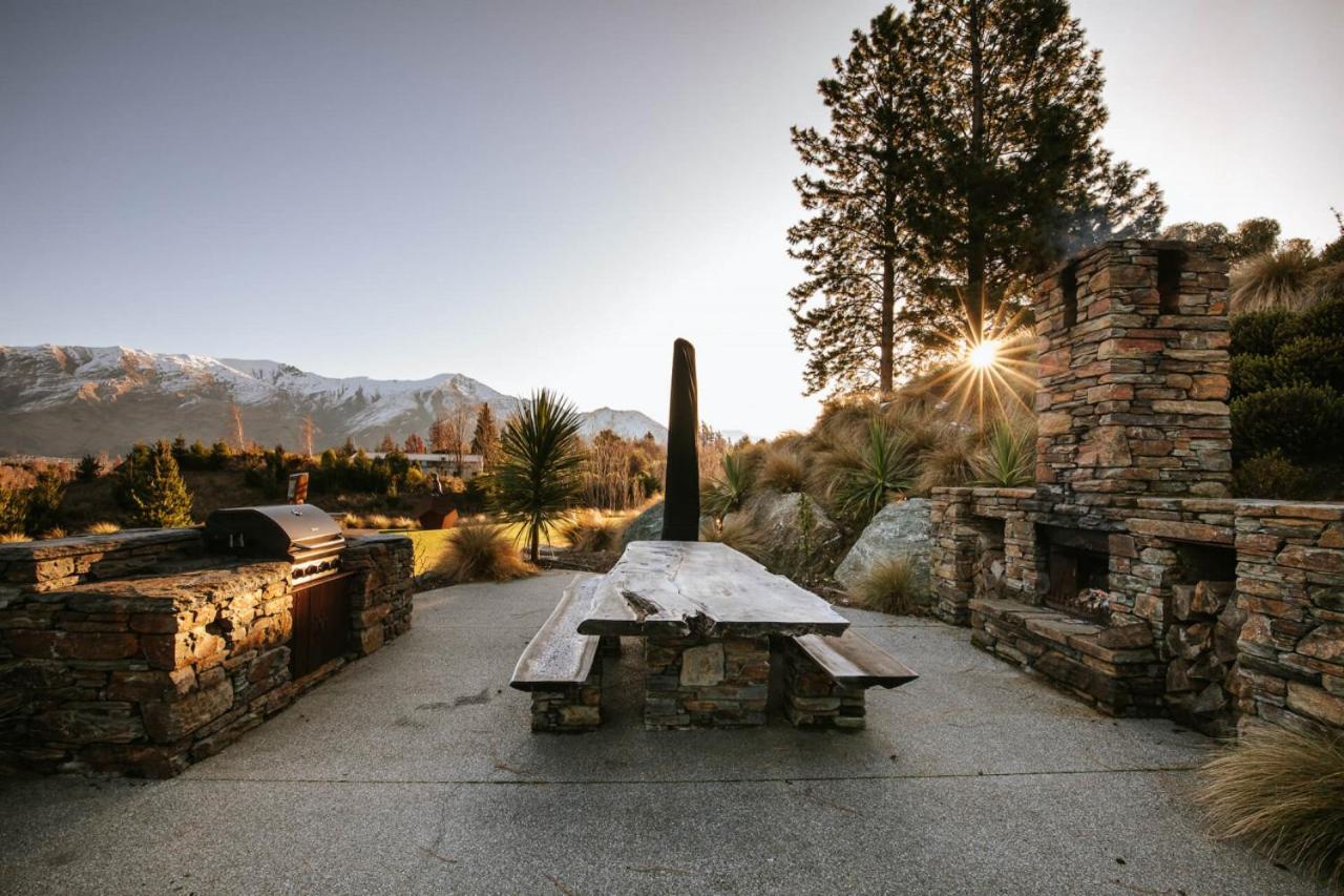 Mt Roy Terrace - Sleeps 8 - Mountain Views - Artwork Collection view 5
