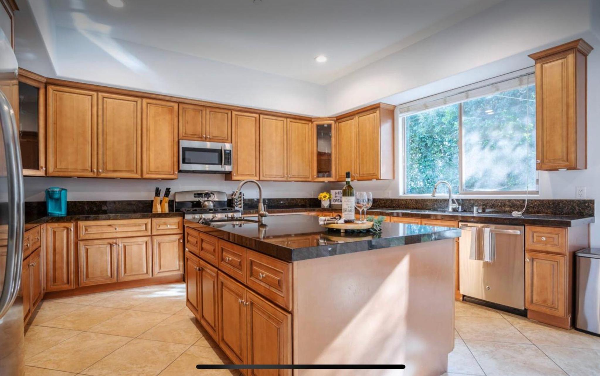 LA Dream Gem - Beautiful Home with Spa