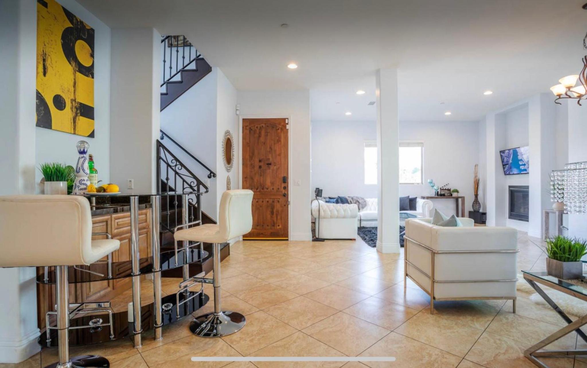 LA Dream Gem - Beautiful Home with Spa