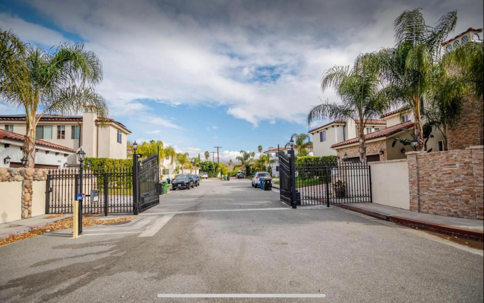 LA Dream Gem - Beautiful Home with Spa