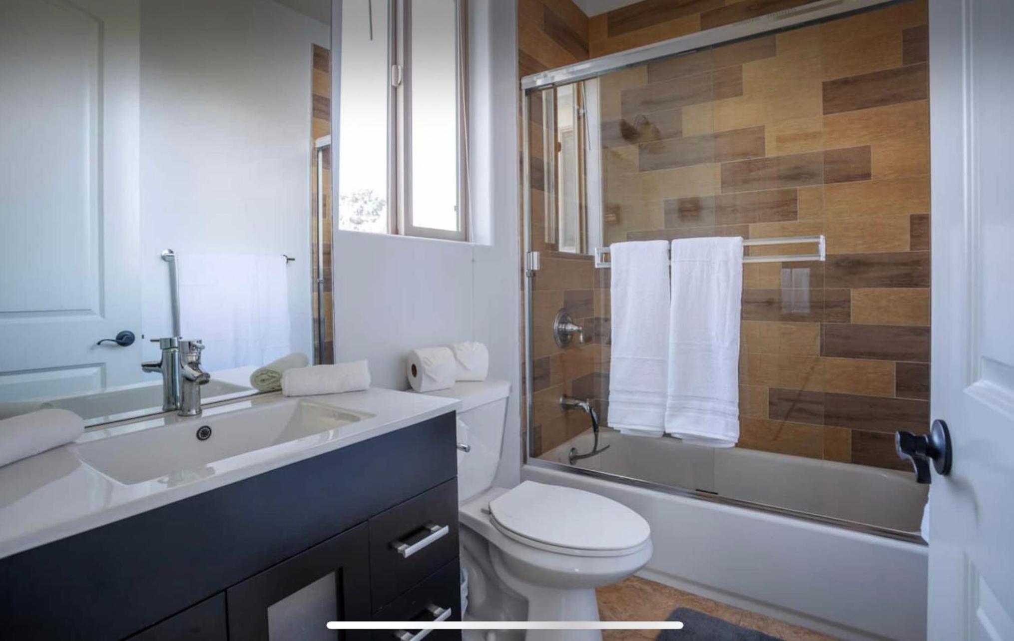 LA Dream Gem - Beautiful Home with Spa