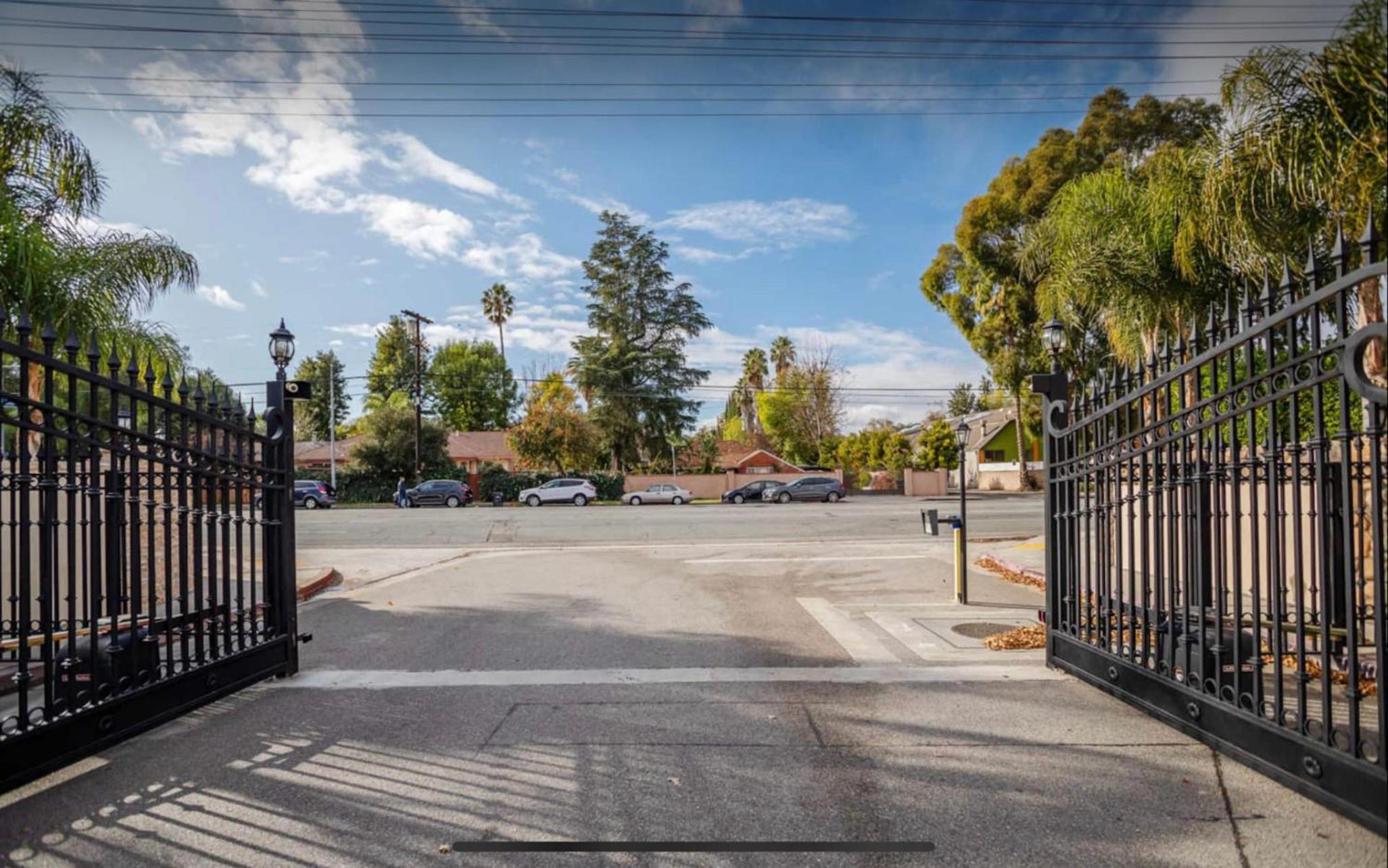 LA Dream Gem - Beautiful Home with Spa