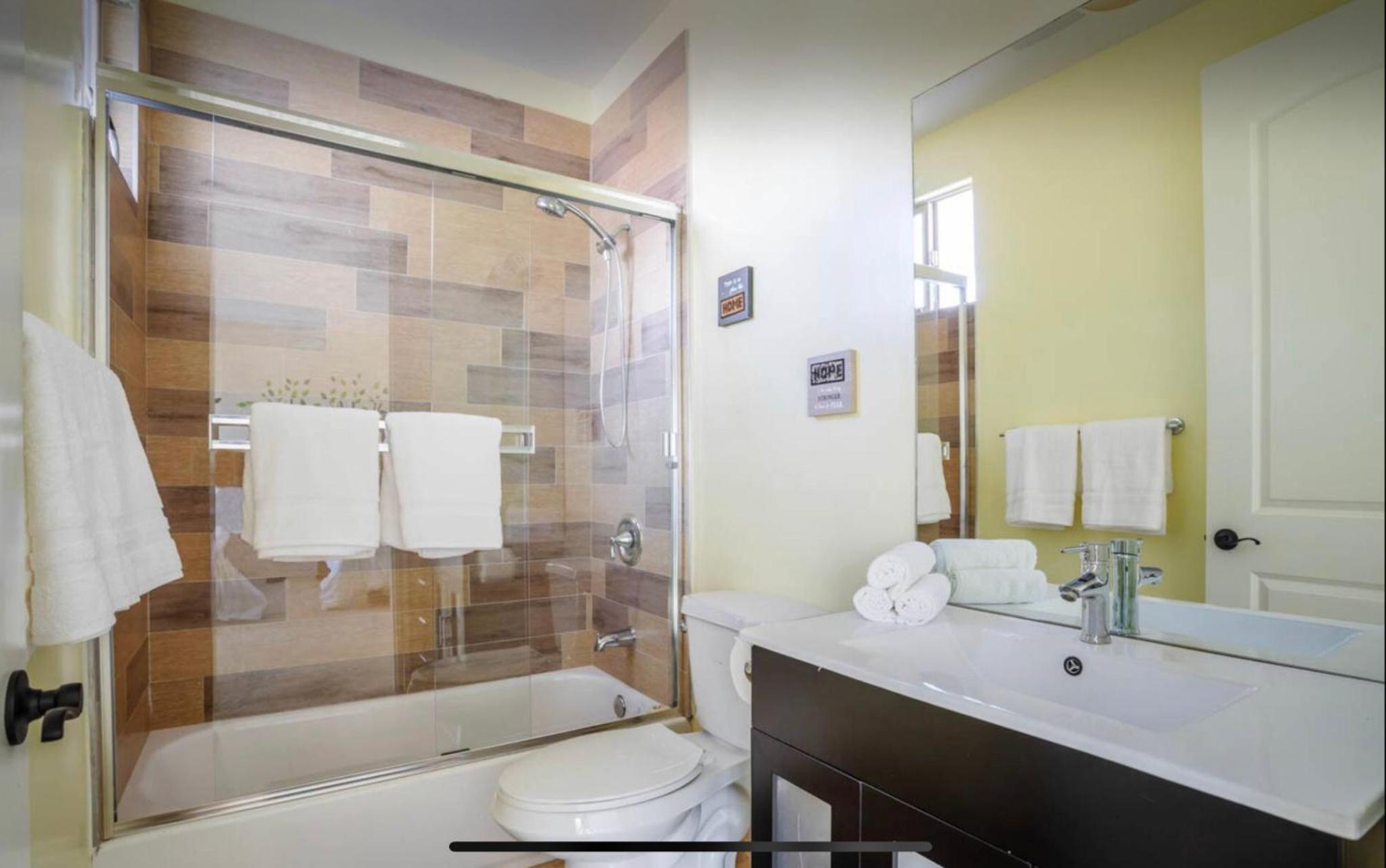LA Dream Gem - Beautiful Home with Spa