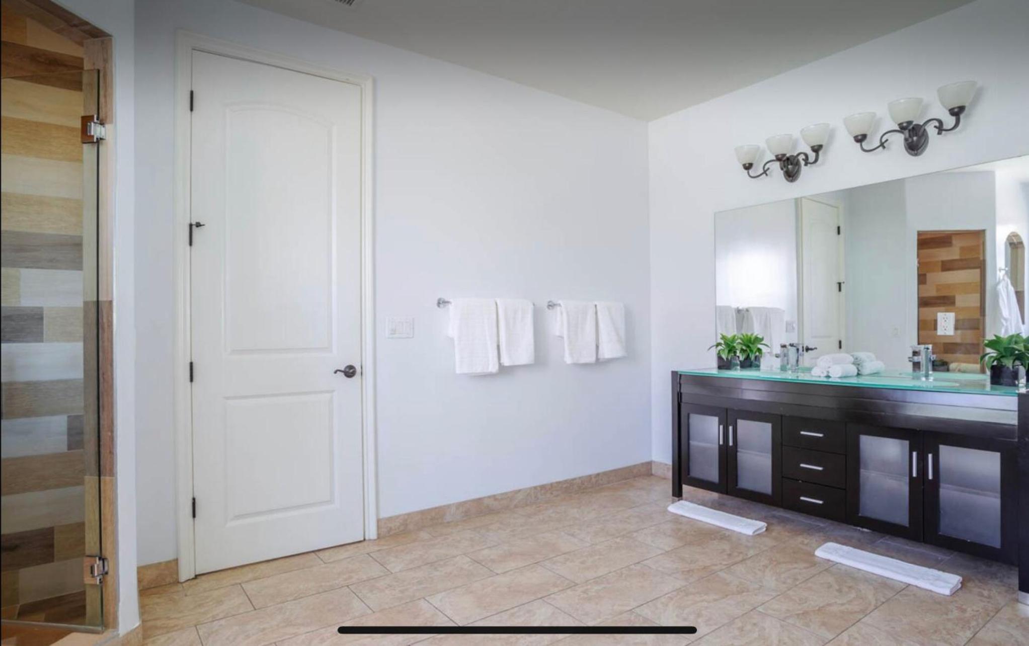 LA Dream Gem - Beautiful Home with Spa