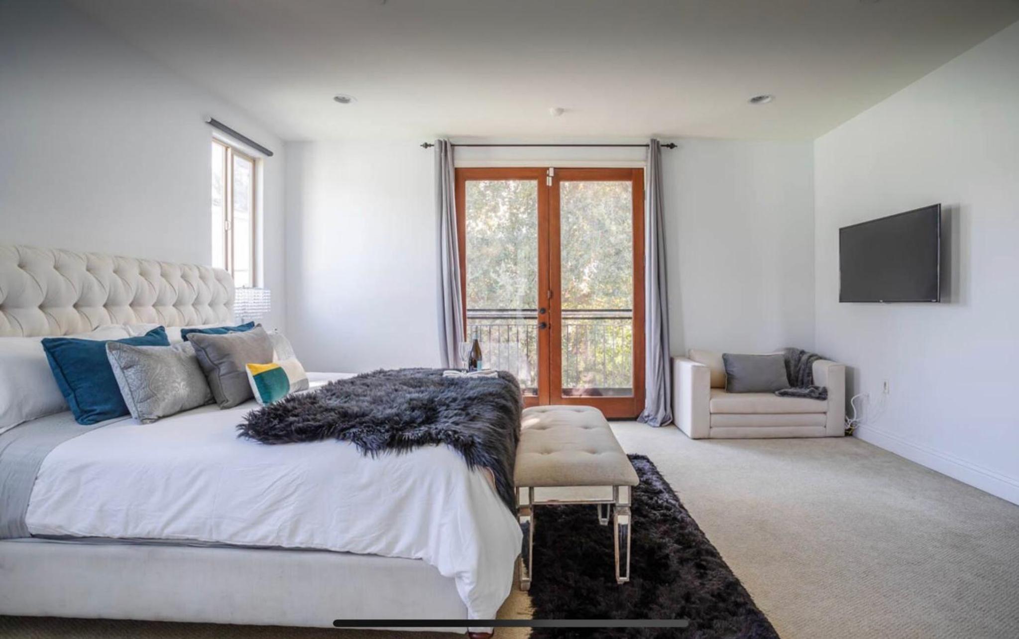 LA Dream Gem - Beautiful Home with Spa