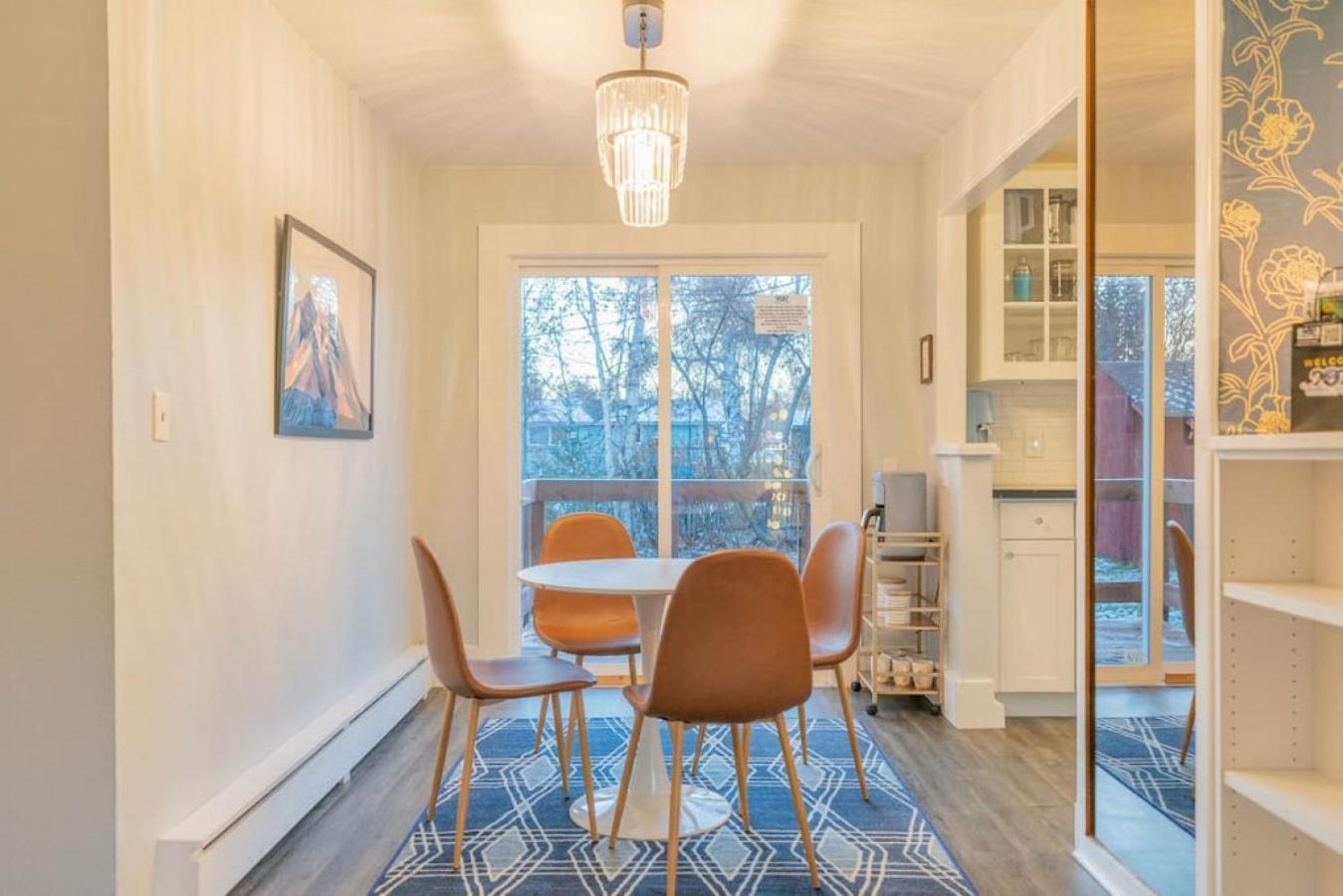 Taku's Contemporary & Stylish Private Retreat
