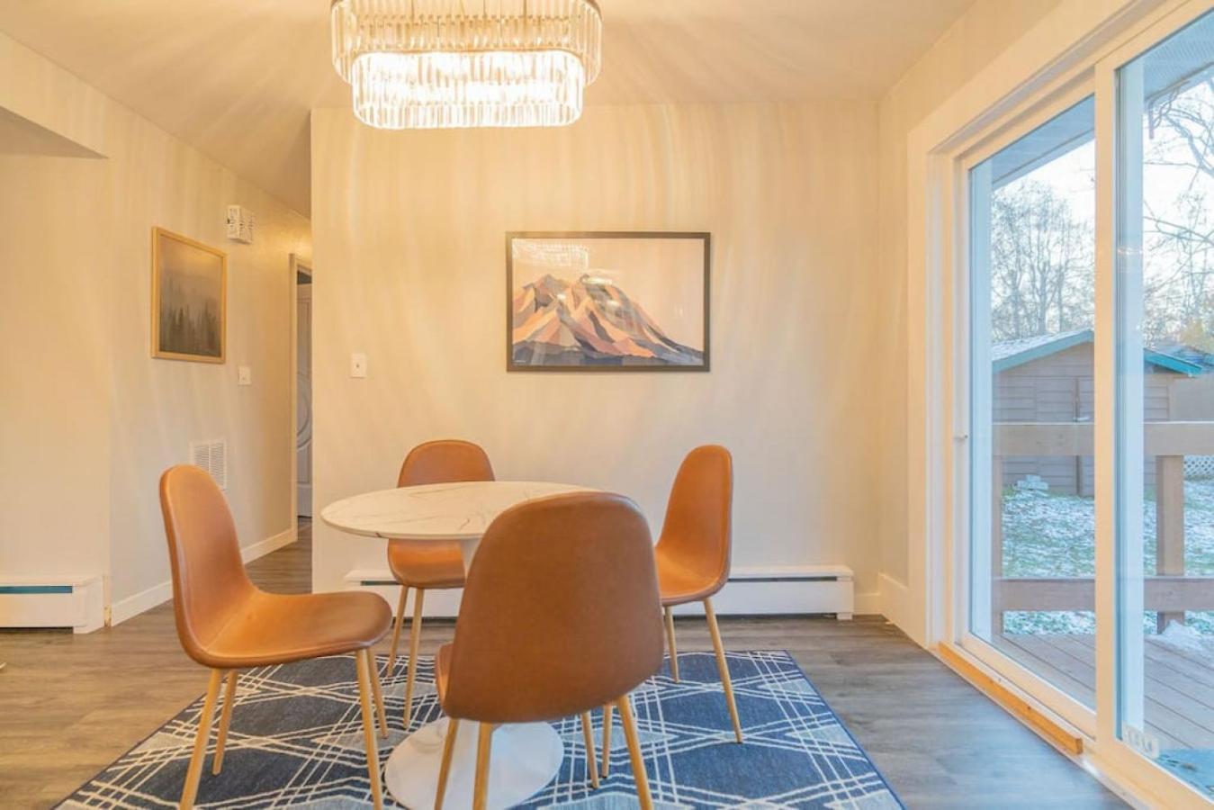 Taku's Contemporary & Stylish Private Retreat
