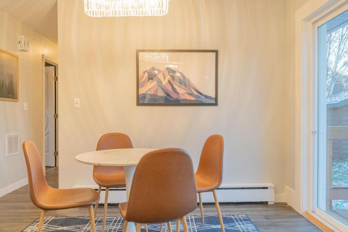 Taku's Contemporary & Stylish Private Retreat