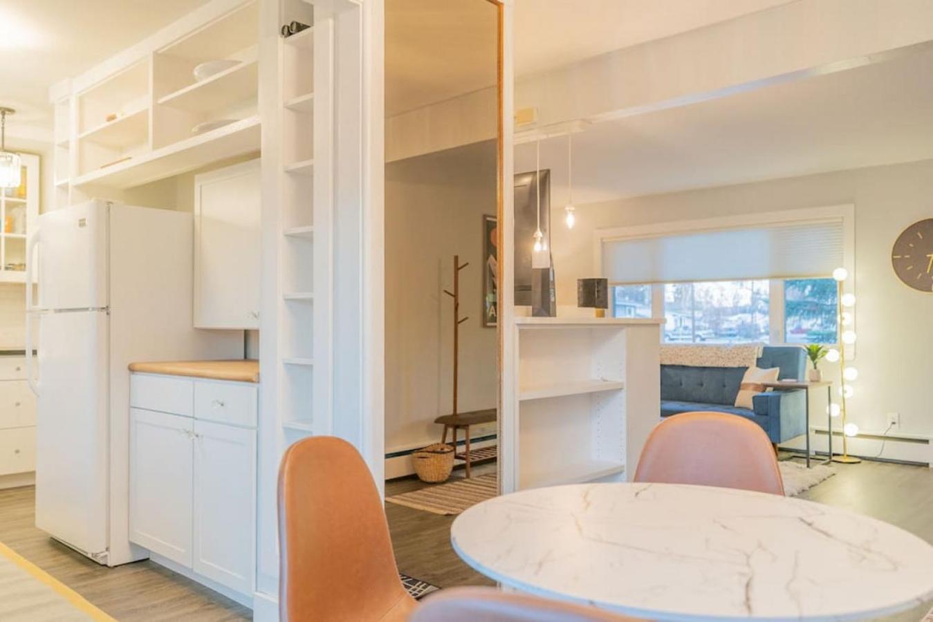 Taku's Contemporary & Stylish Private Retreat
