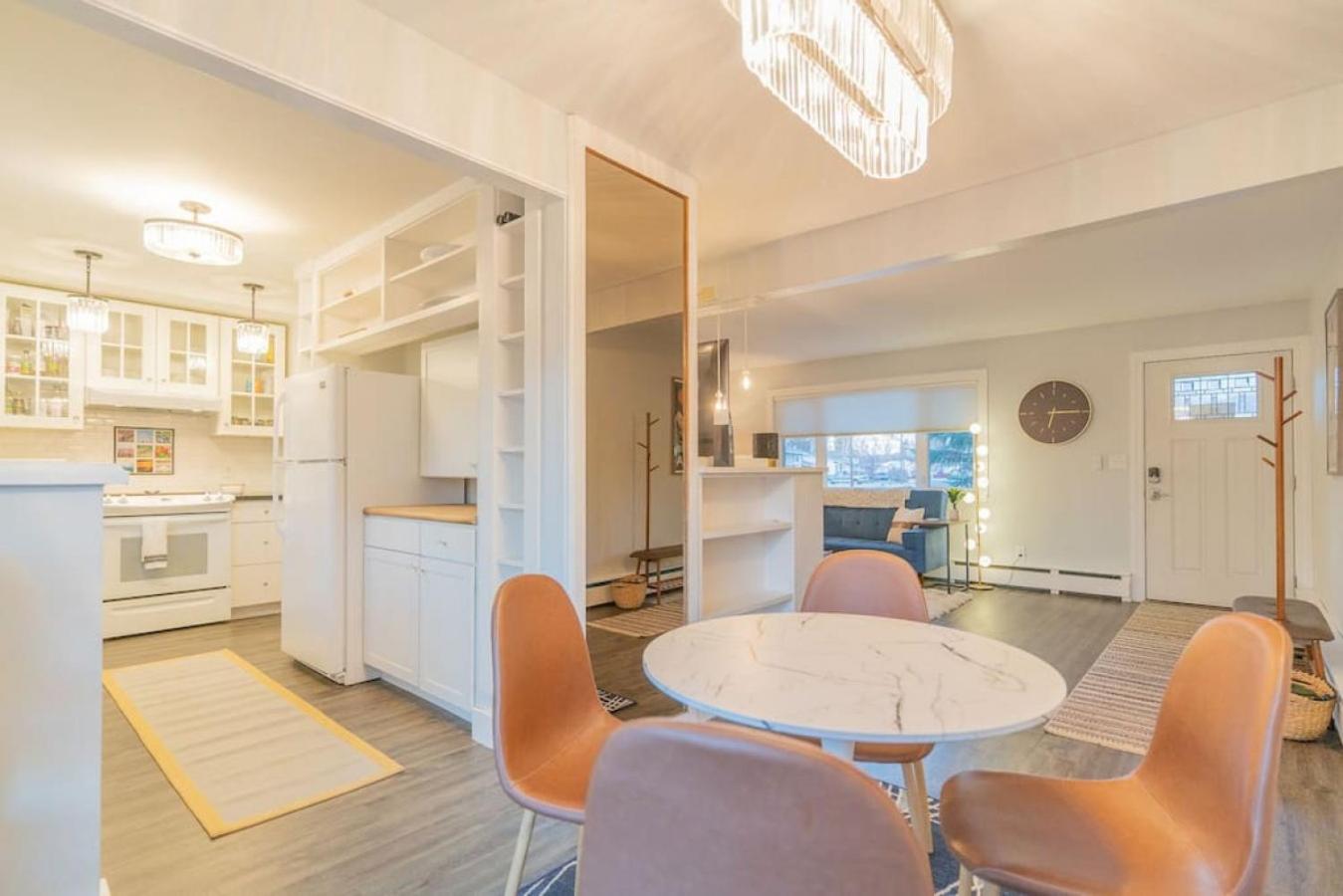 Taku's Contemporary & Stylish Private Retreat