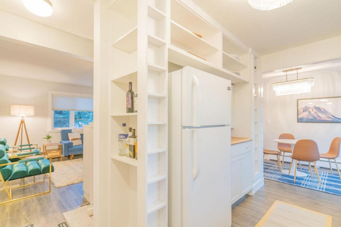 Taku's Contemporary & Stylish Private Retreat