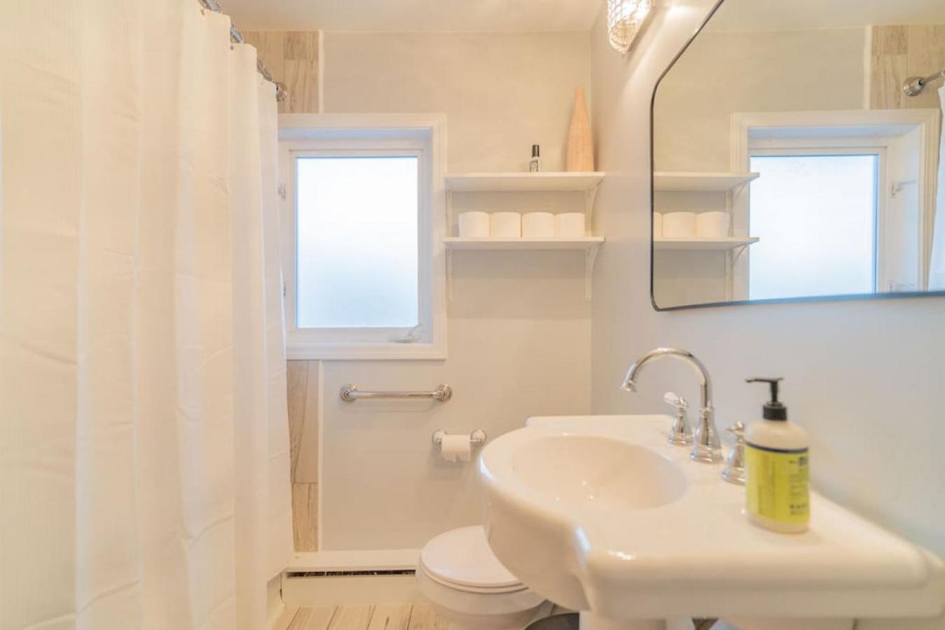 Taku's Contemporary & Stylish Private Retreat