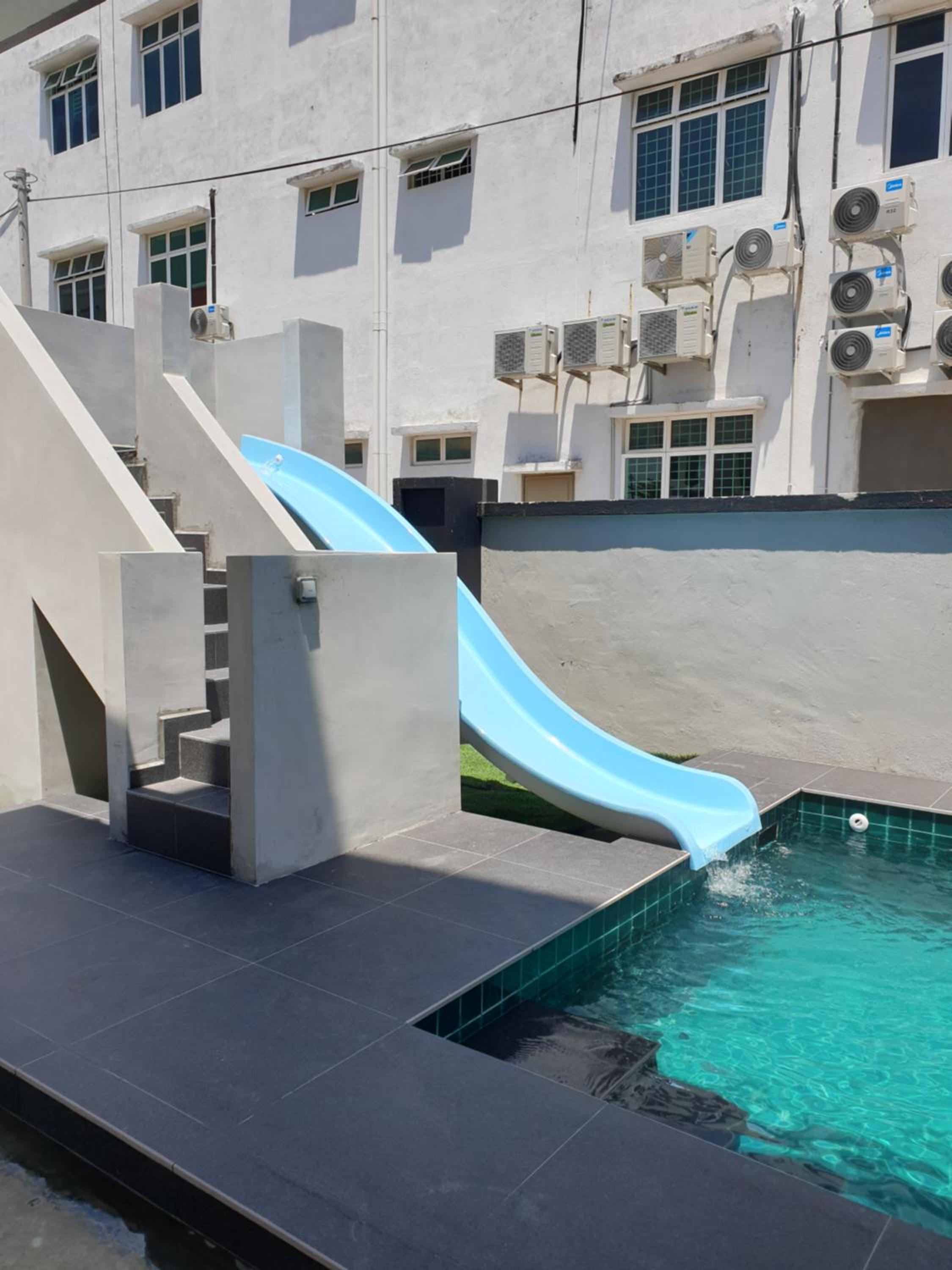 LeParis Swimming pool KTV BBQ Jonker 88 homestay photo 8