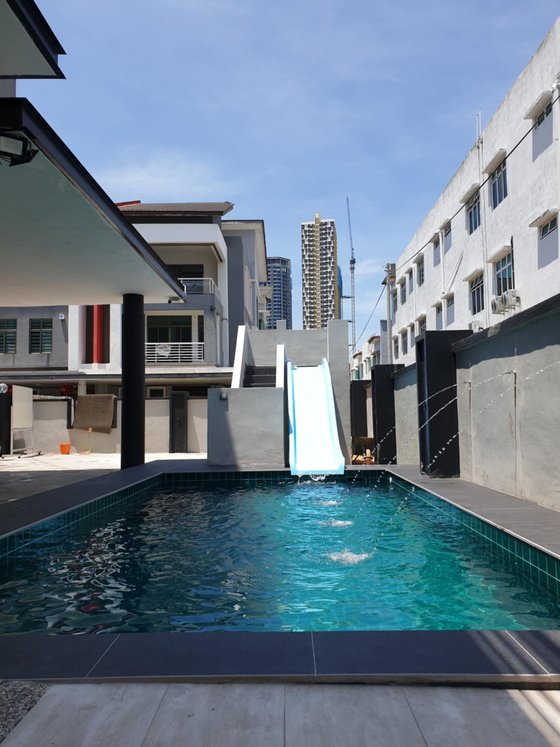 LeParis Swimming pool KTV BBQ Jonker 88 homestay photo 5