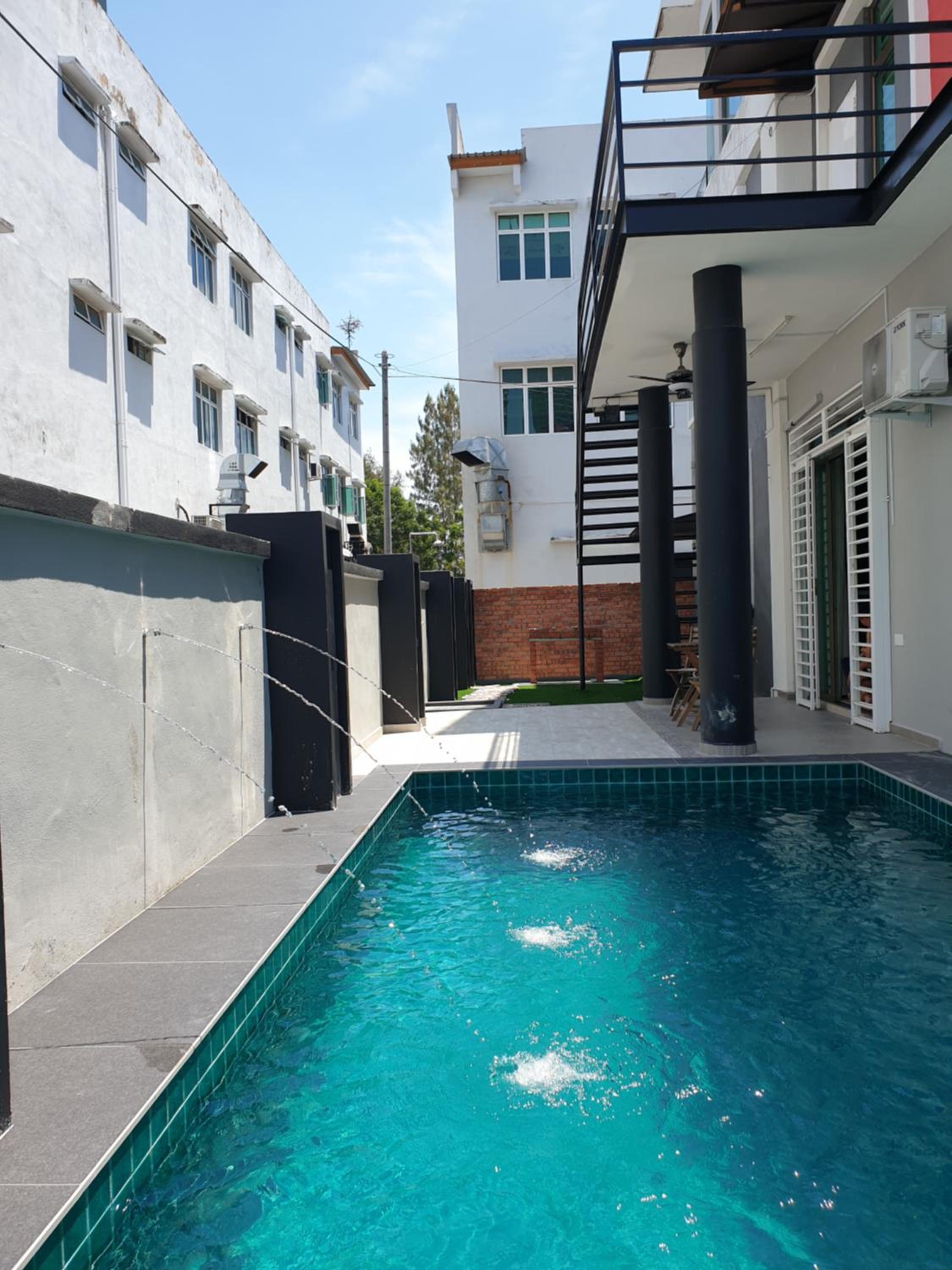 LeParis Swimming pool KTV BBQ Jonker 88 homestay photo 6