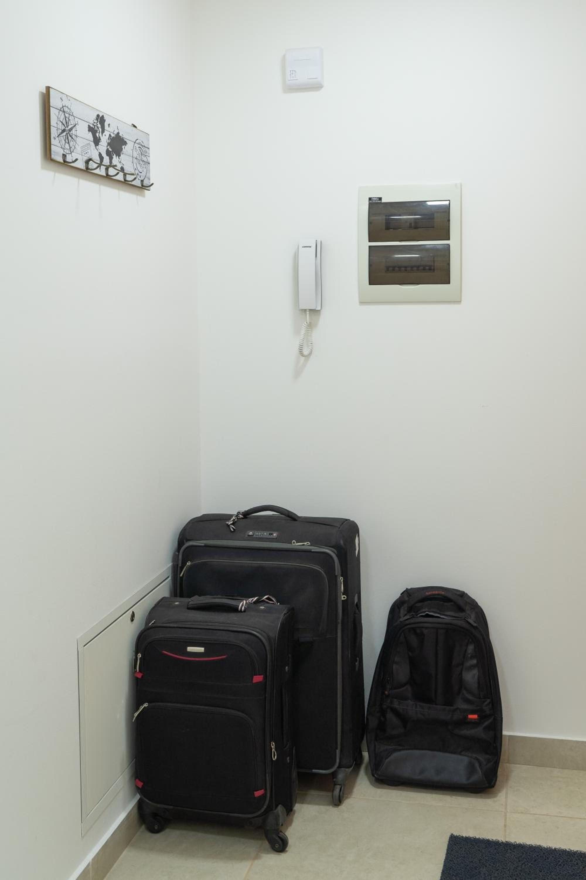 Happy Guest Apart 50