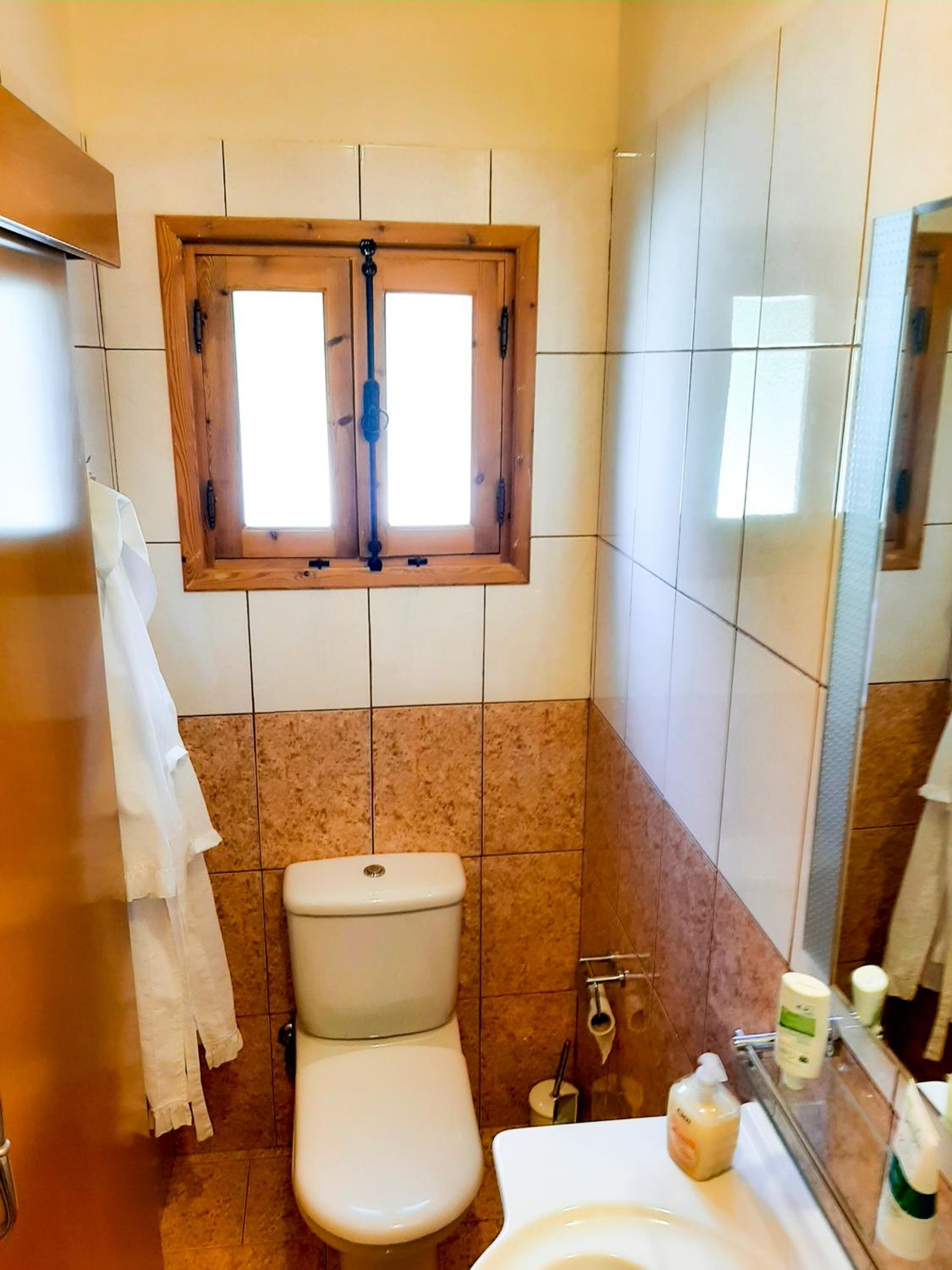 Kellaki Cottage - 2 bedroom with pool, sleeps 6