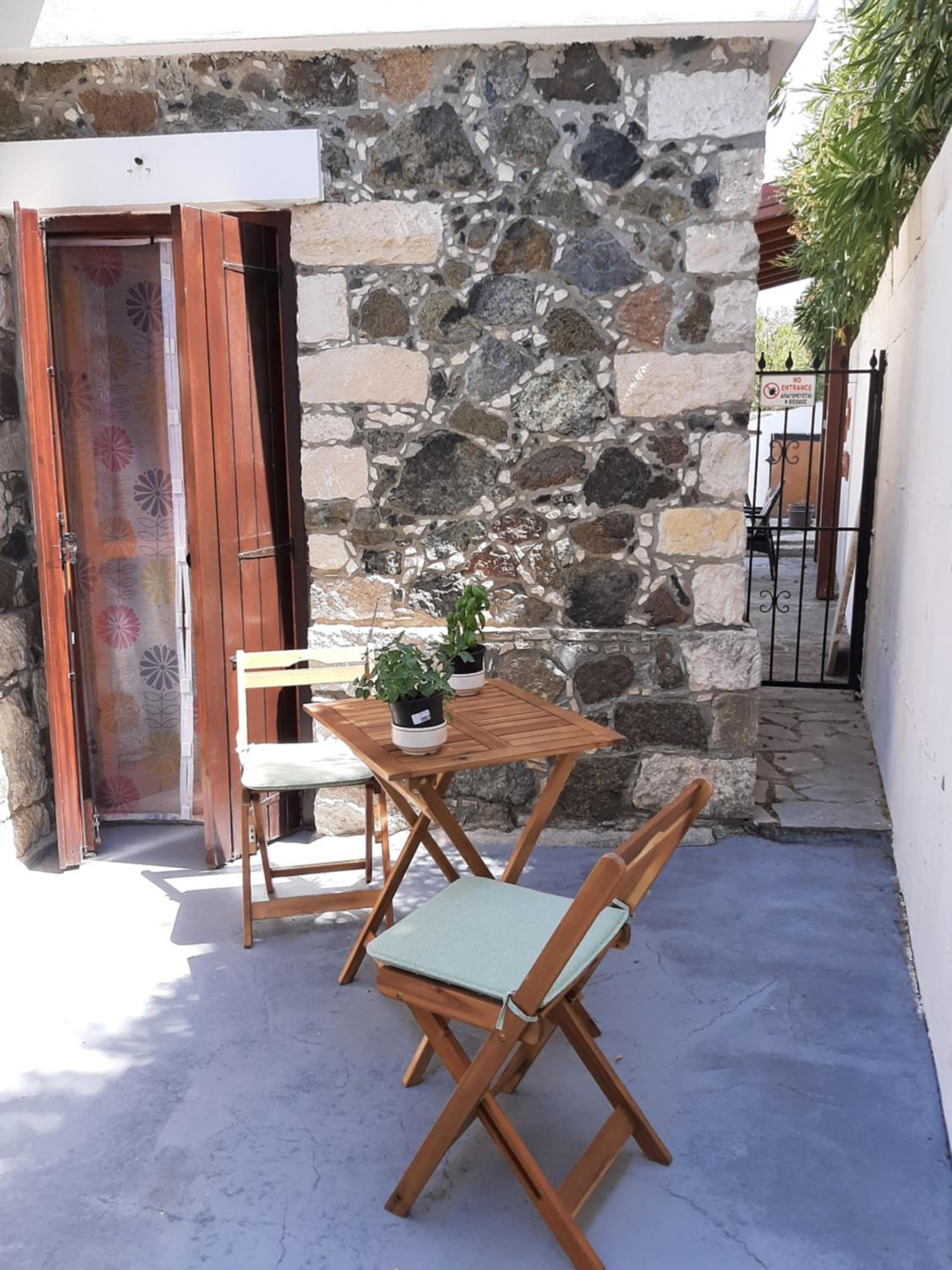 Kellaki Cottage - 2 bedroom with pool, sleeps 6