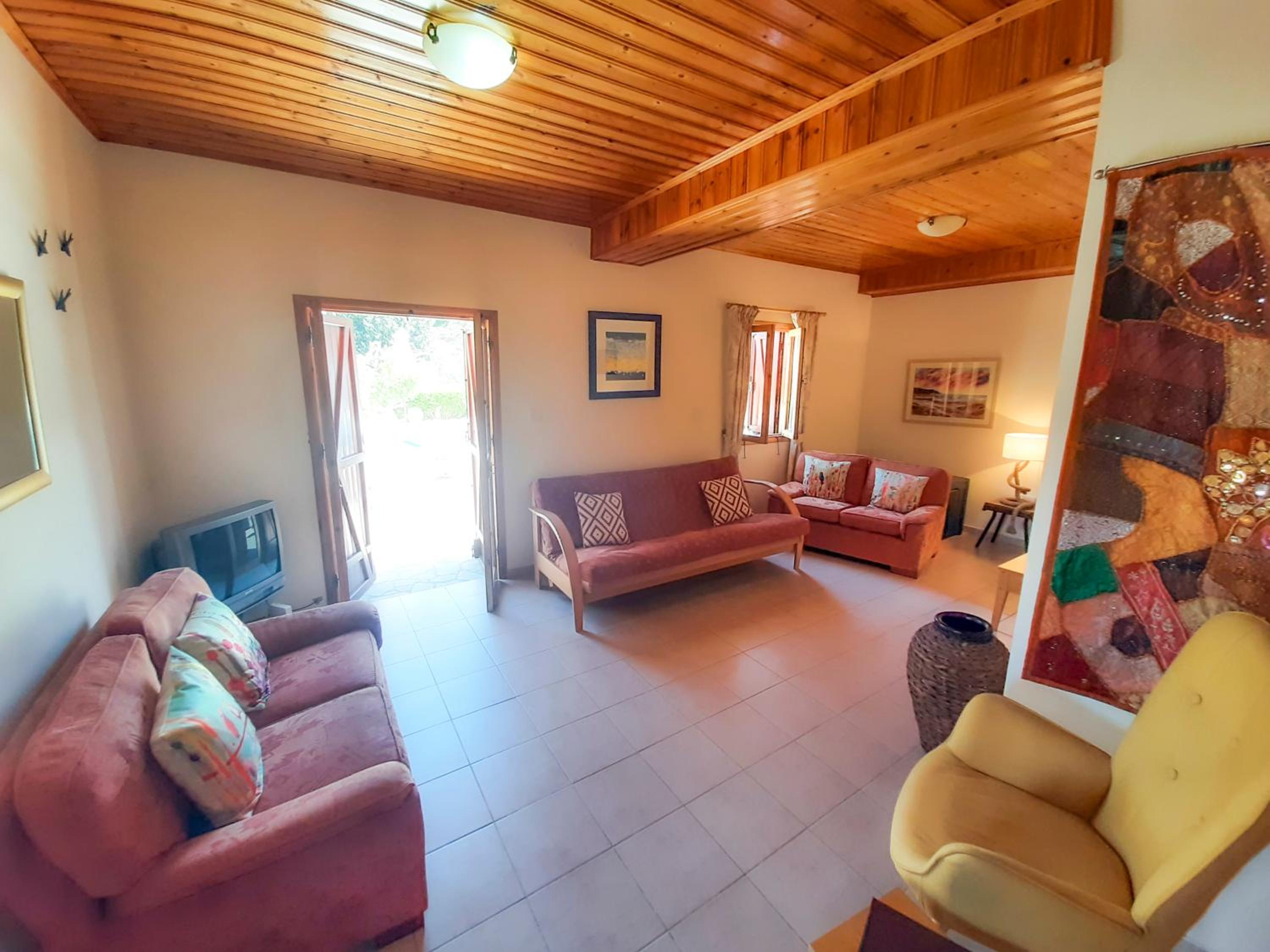 Kellaki Cottage - 2 bedroom with pool, sleeps 6