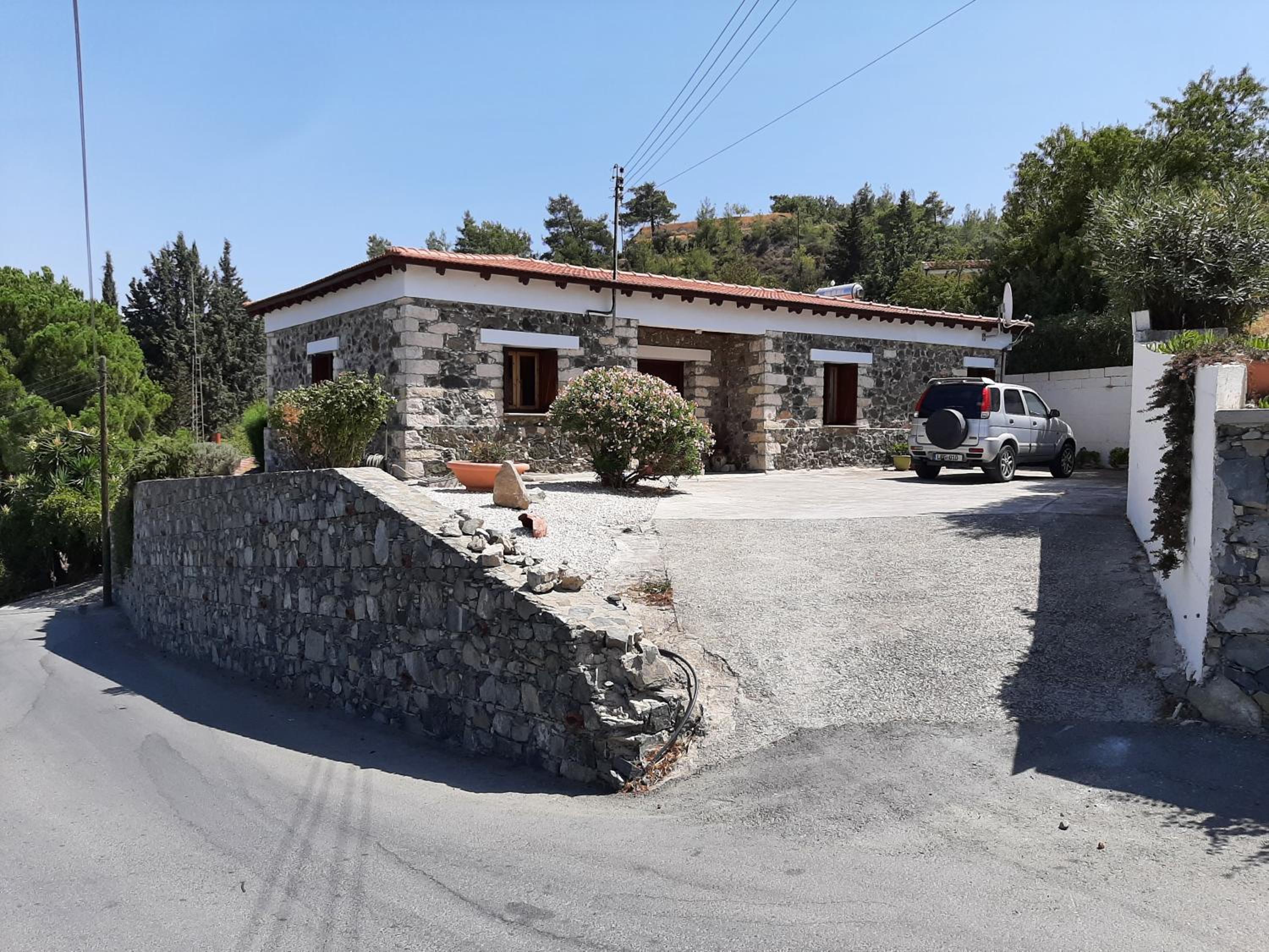 Kellaki Cottage - 2 bedroom with pool, sleeps 6