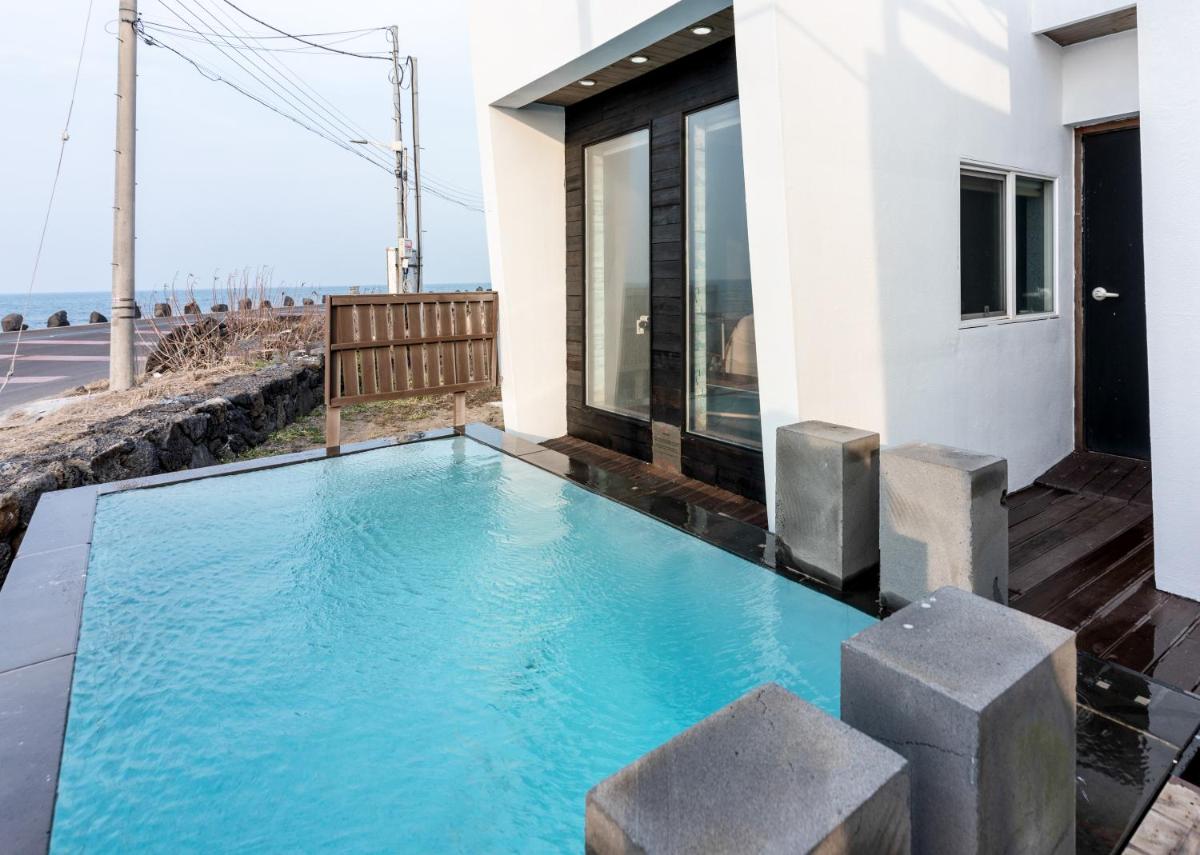 Aqua Beautique Poolvilla — photo 3